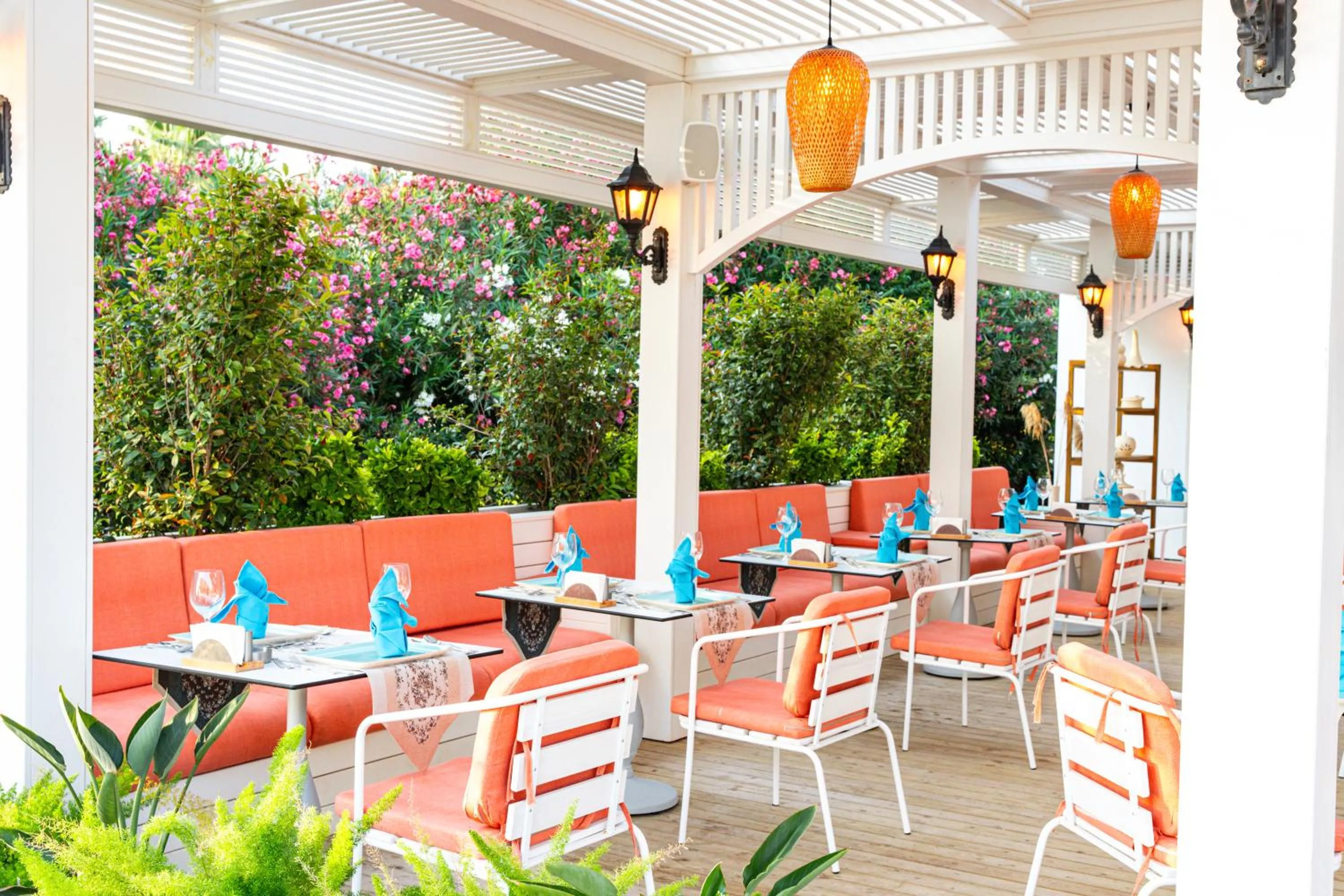 Seating area in Oz Hotels Sui