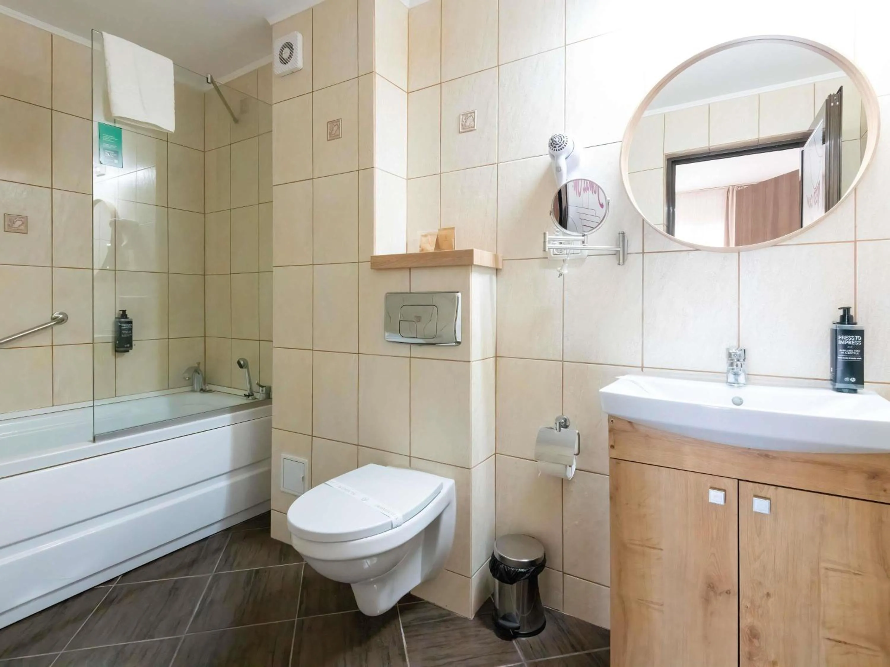 Bedroom in ibis Styles Venus