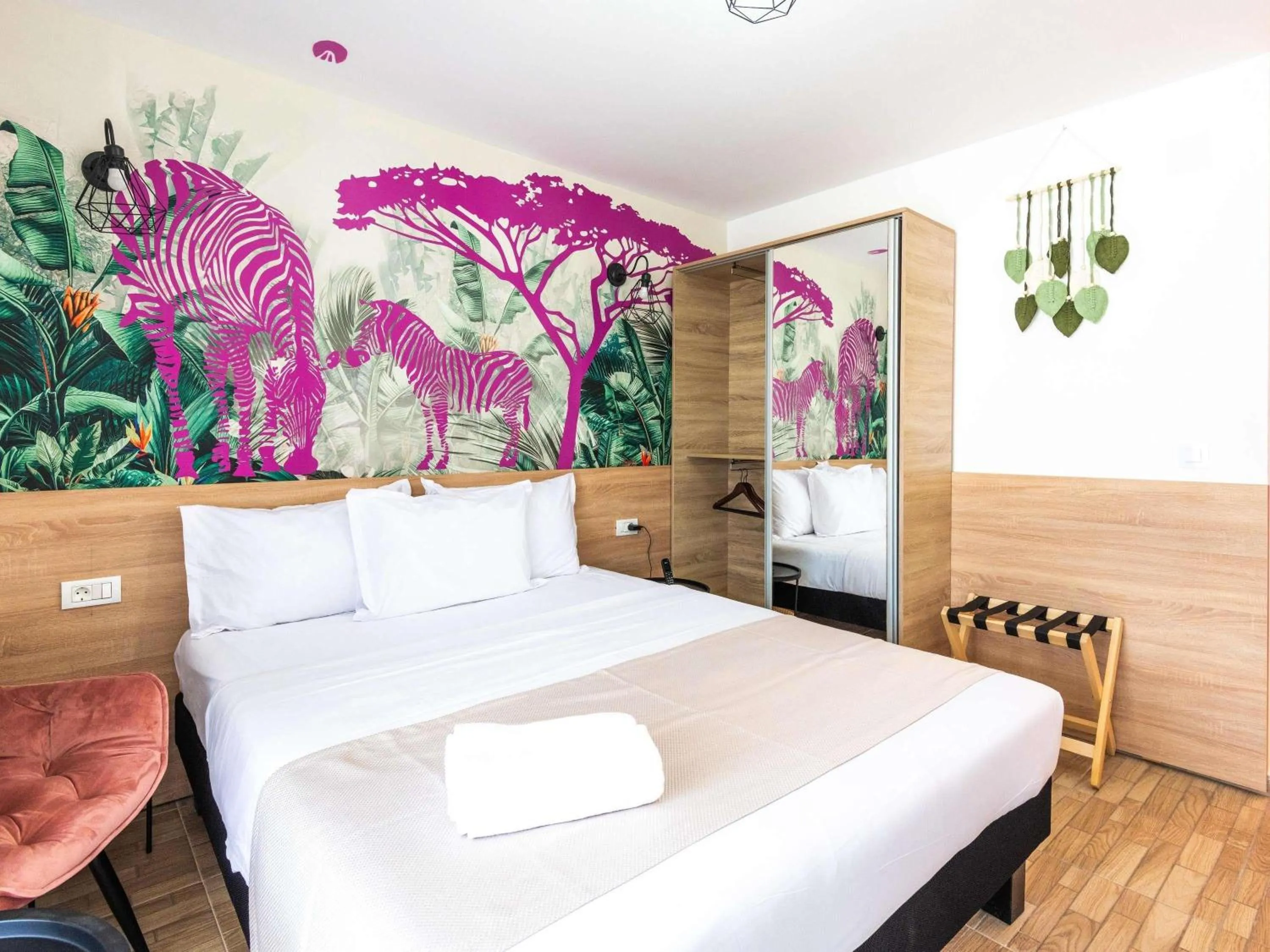 Property building, Bed in ibis Styles Venus