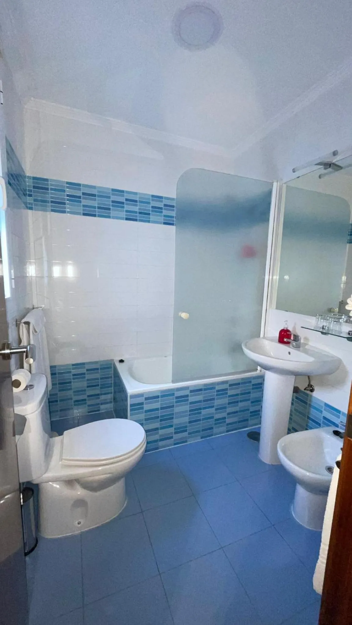 Toilet in Hotel Sol Sanlúcar