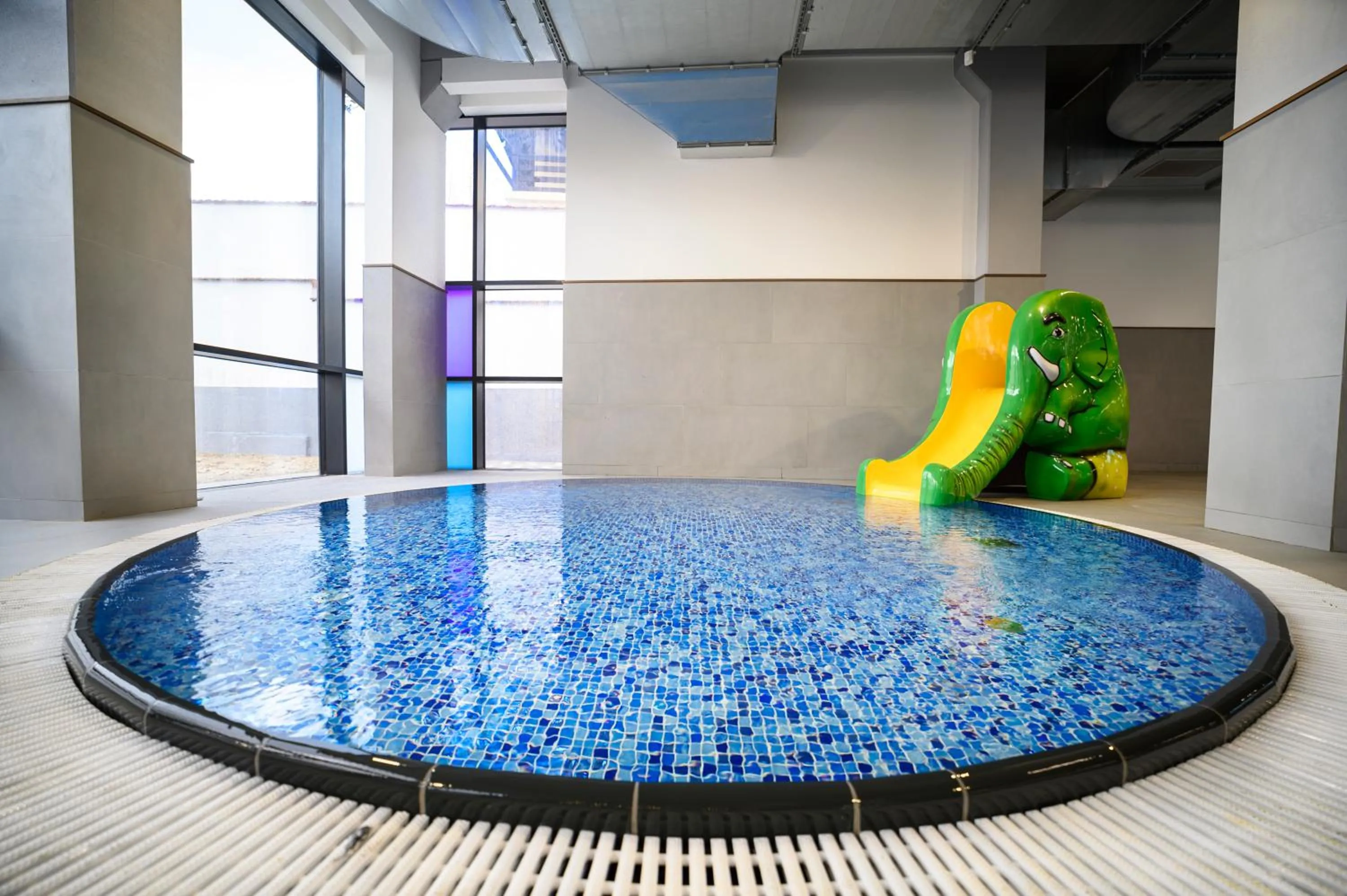 Swimming pool in Hotel Boutique Aquarel