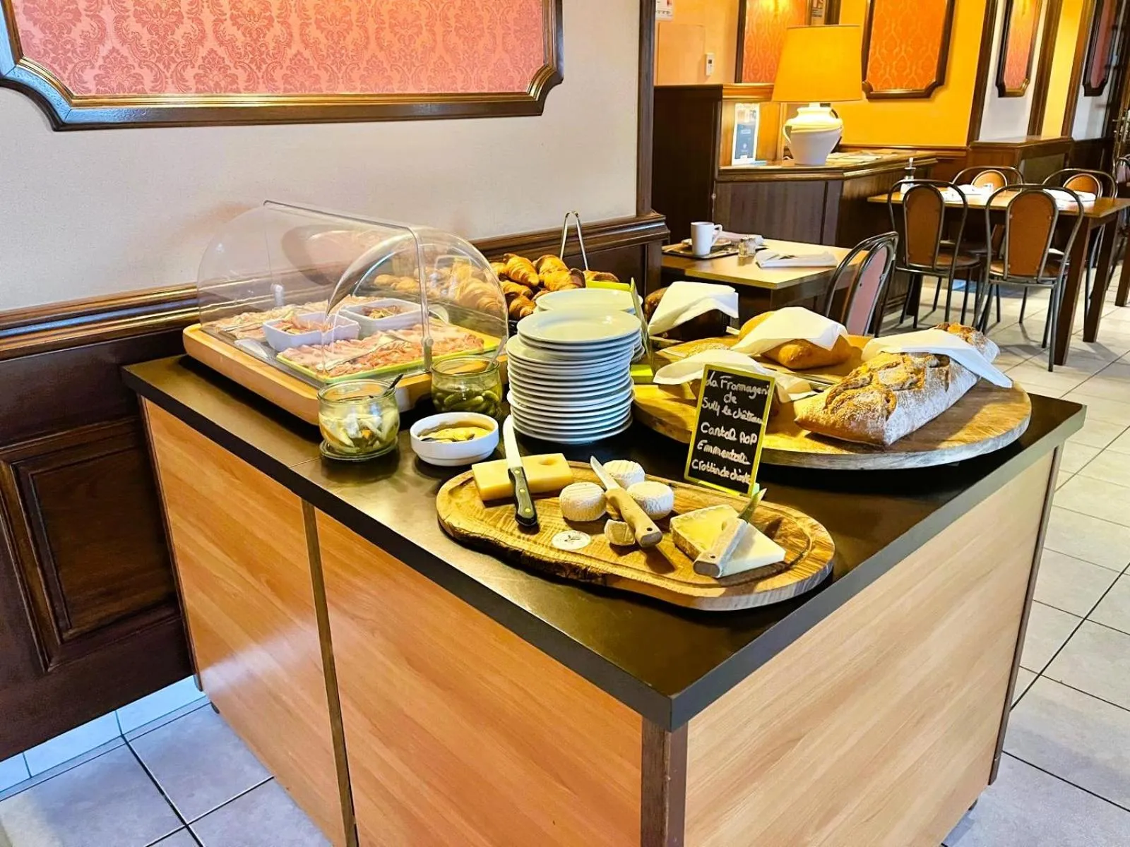 Buffet breakfast in Logis Hôtel Sully le Château