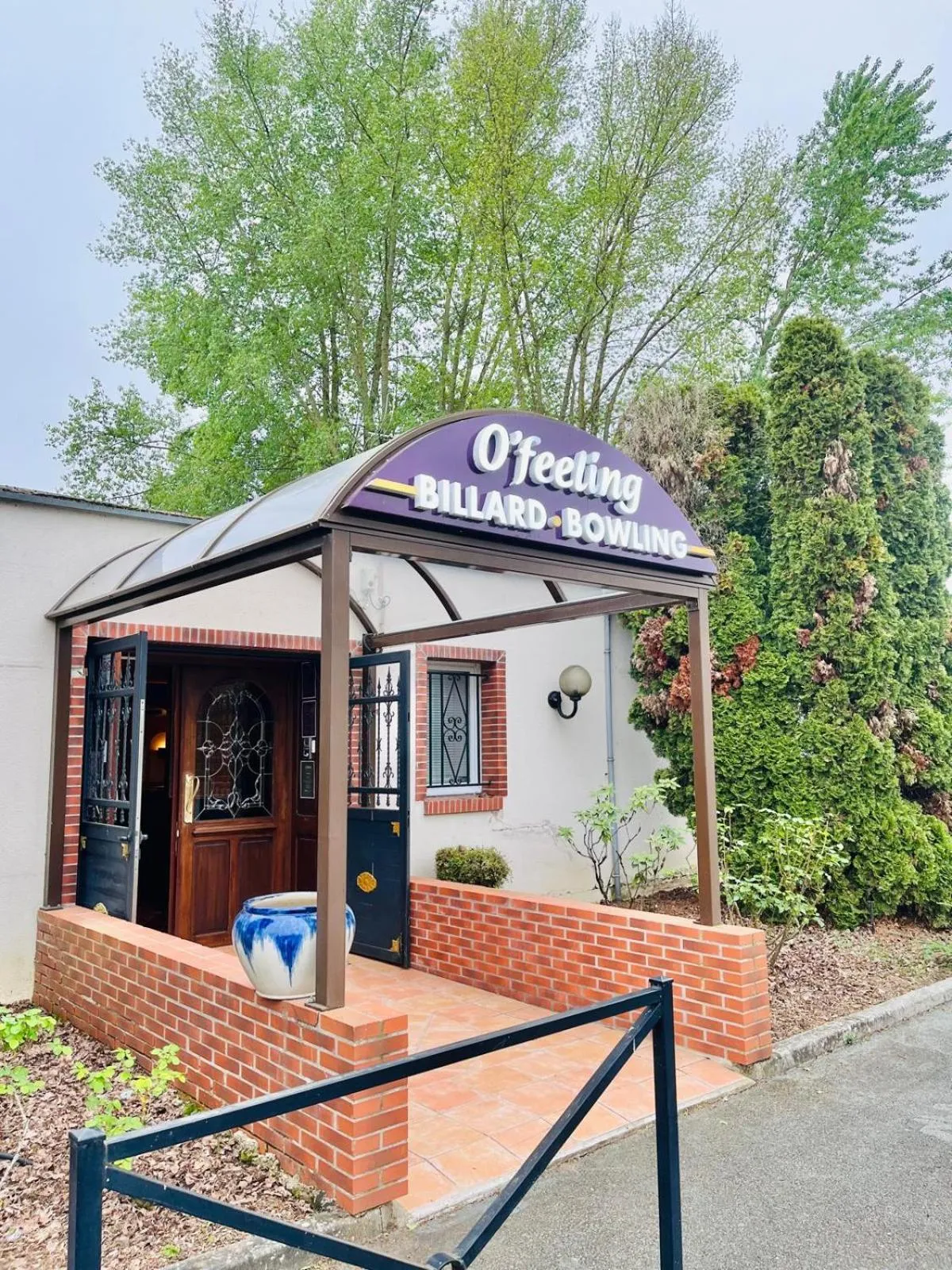 Bowling in Logis Hôtel Sully le Château