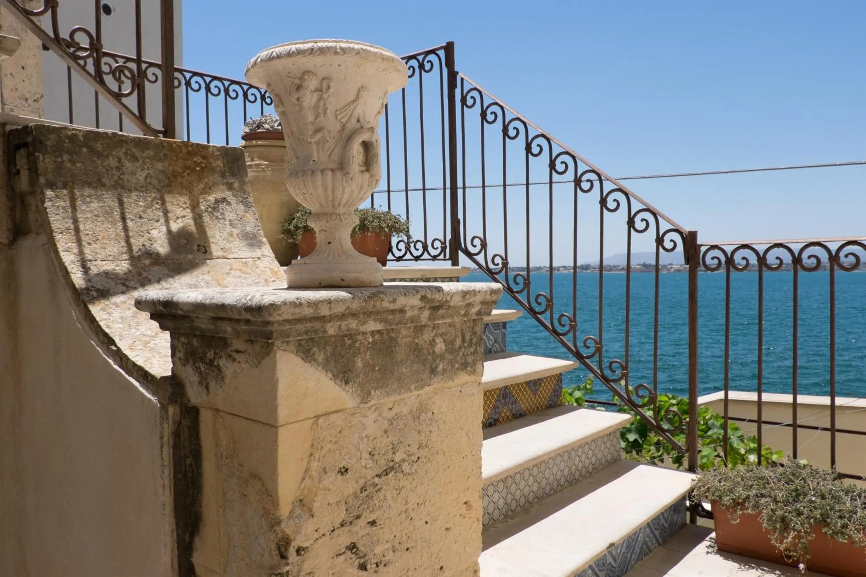 Property building in Hotel Henry's House