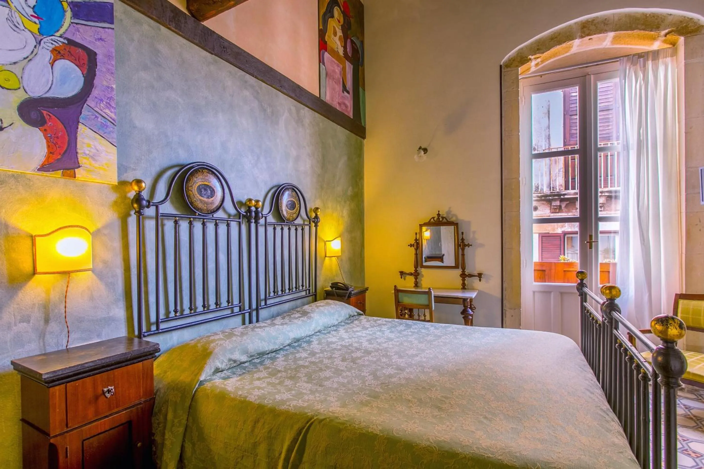 Photo of the whole room, Bed in Hotel Henry's House