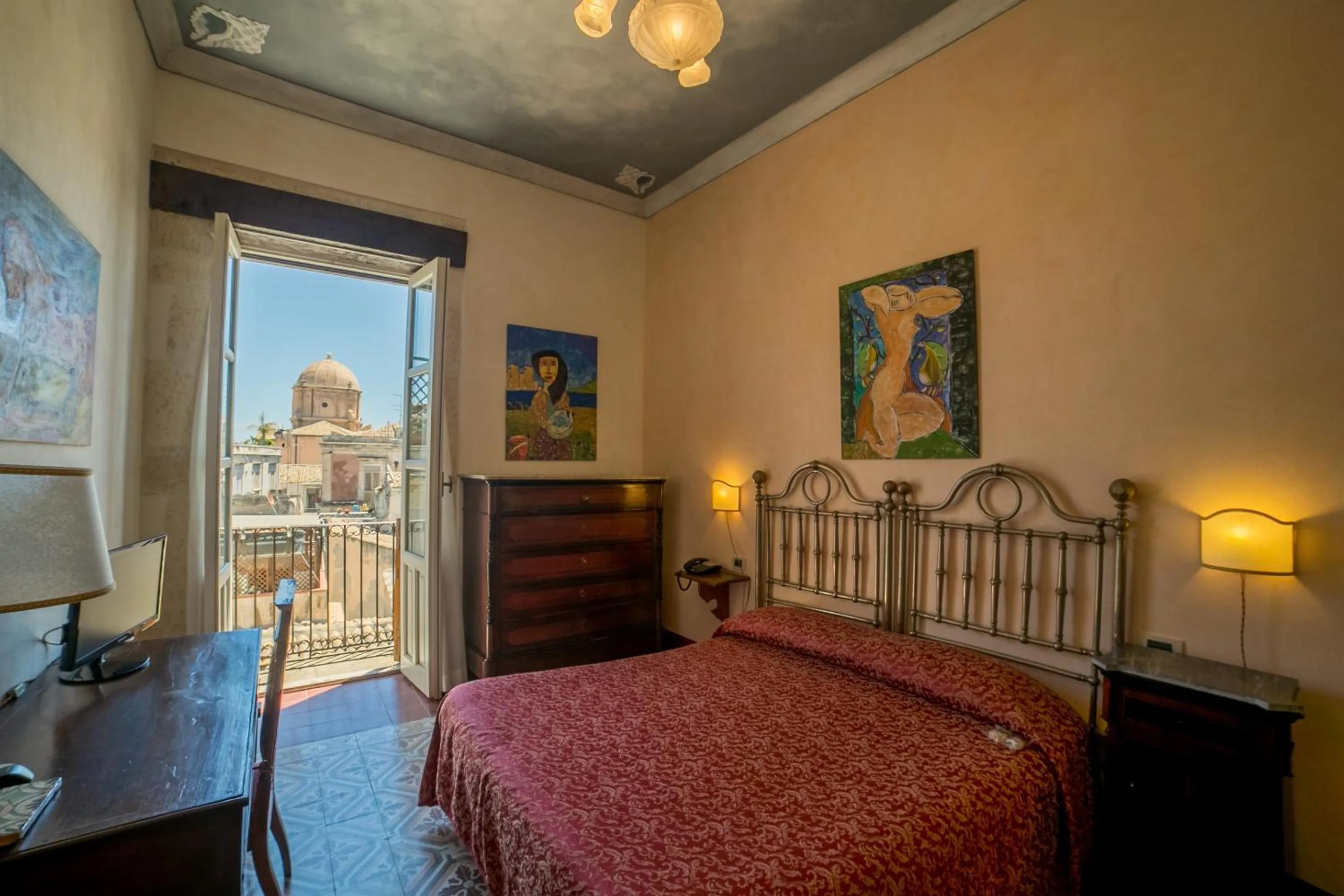 Photo of the whole room, Bed in Hotel Henry's House