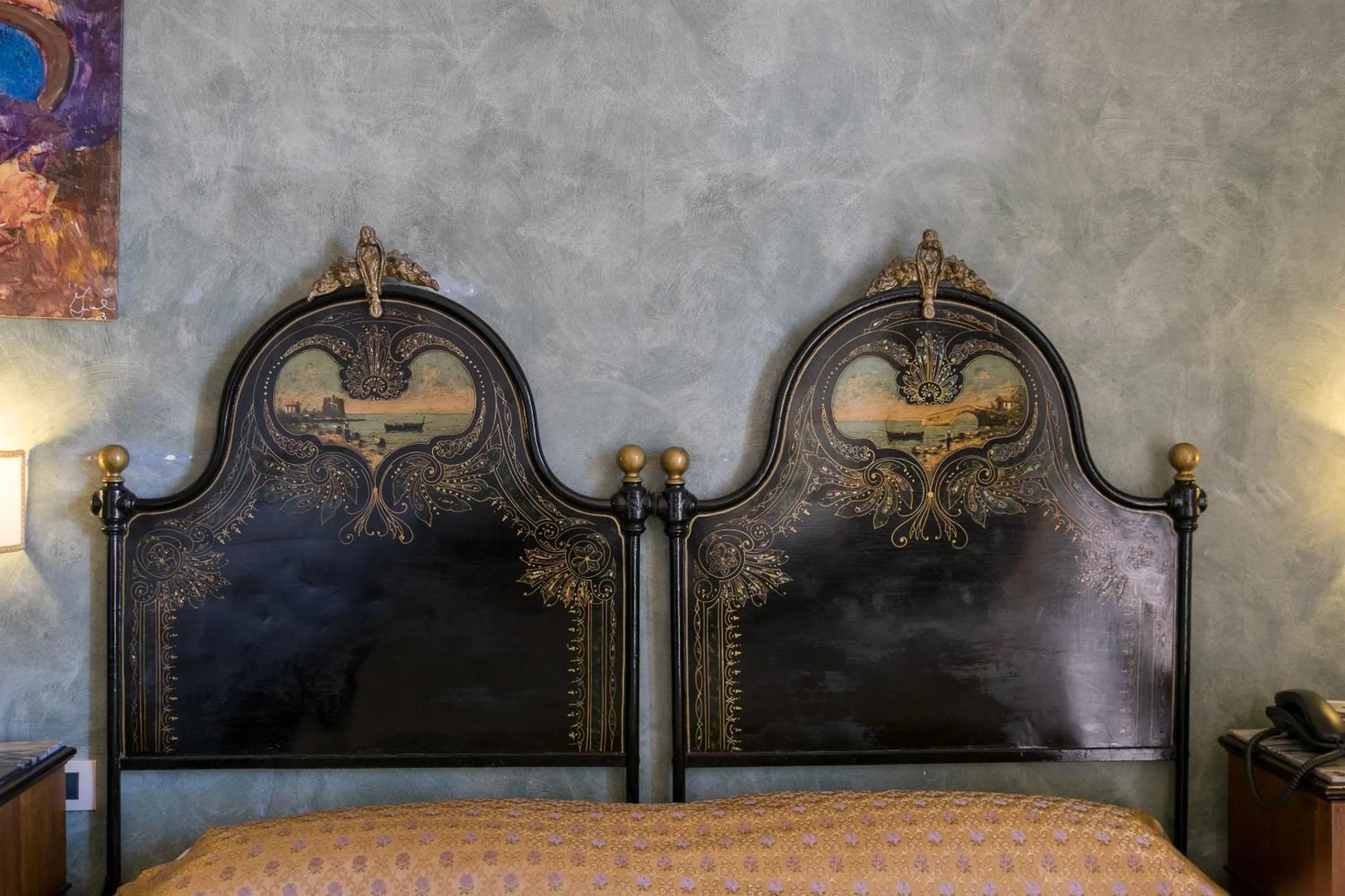 Decorative detail, Bed in Hotel Henry's House