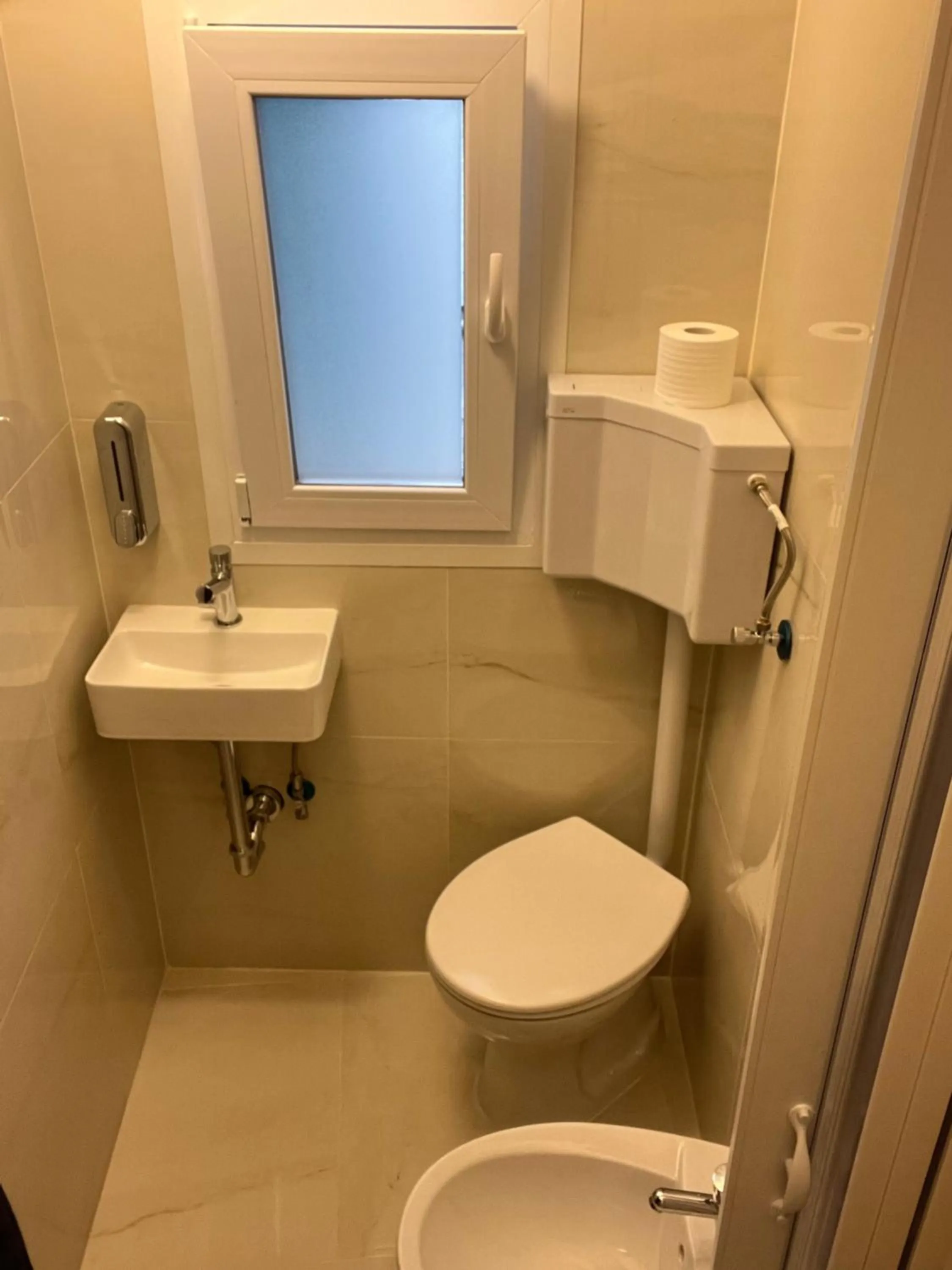 Toilet in Albergo Parigi