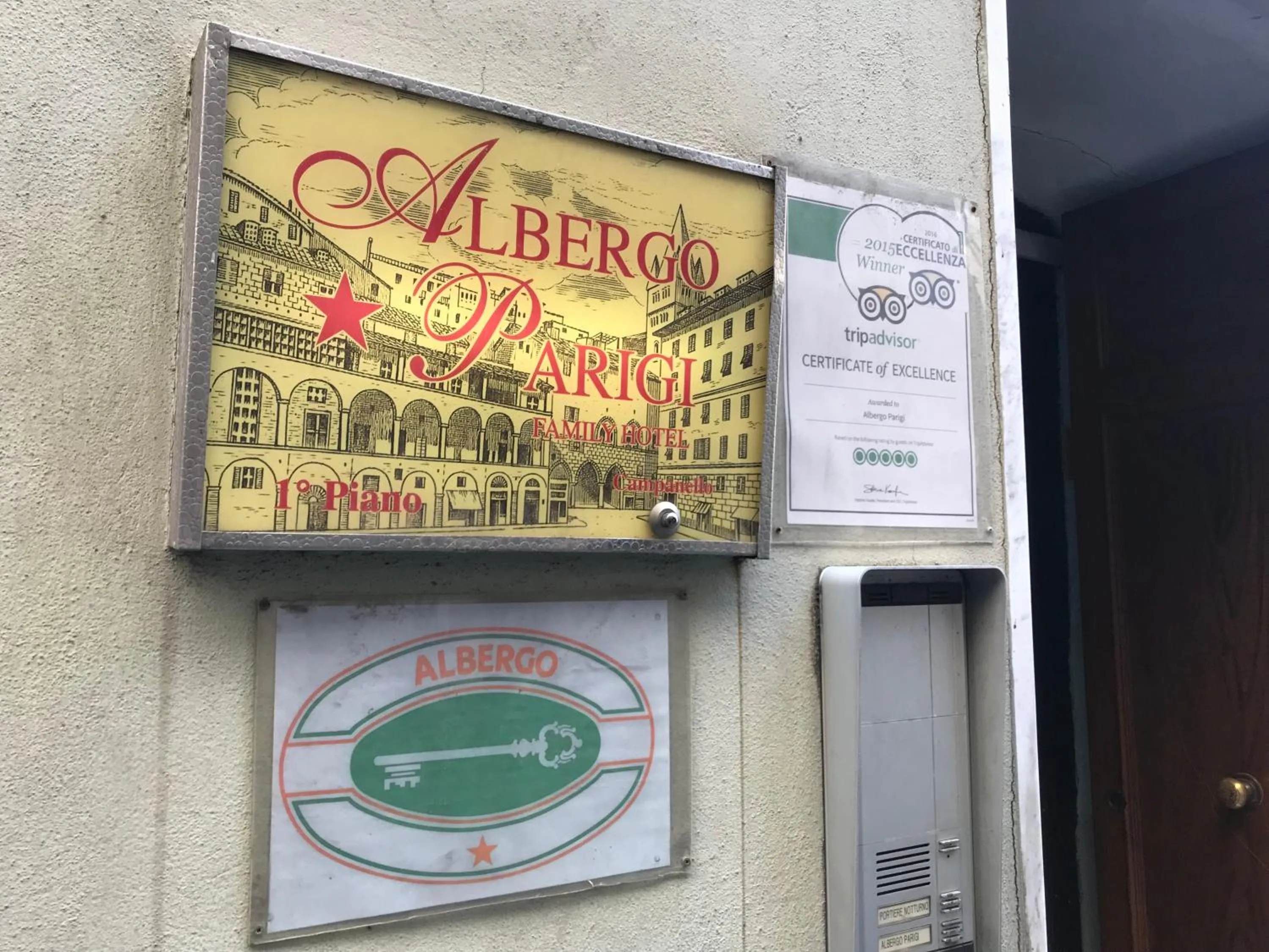 Property logo or sign in Albergo Parigi