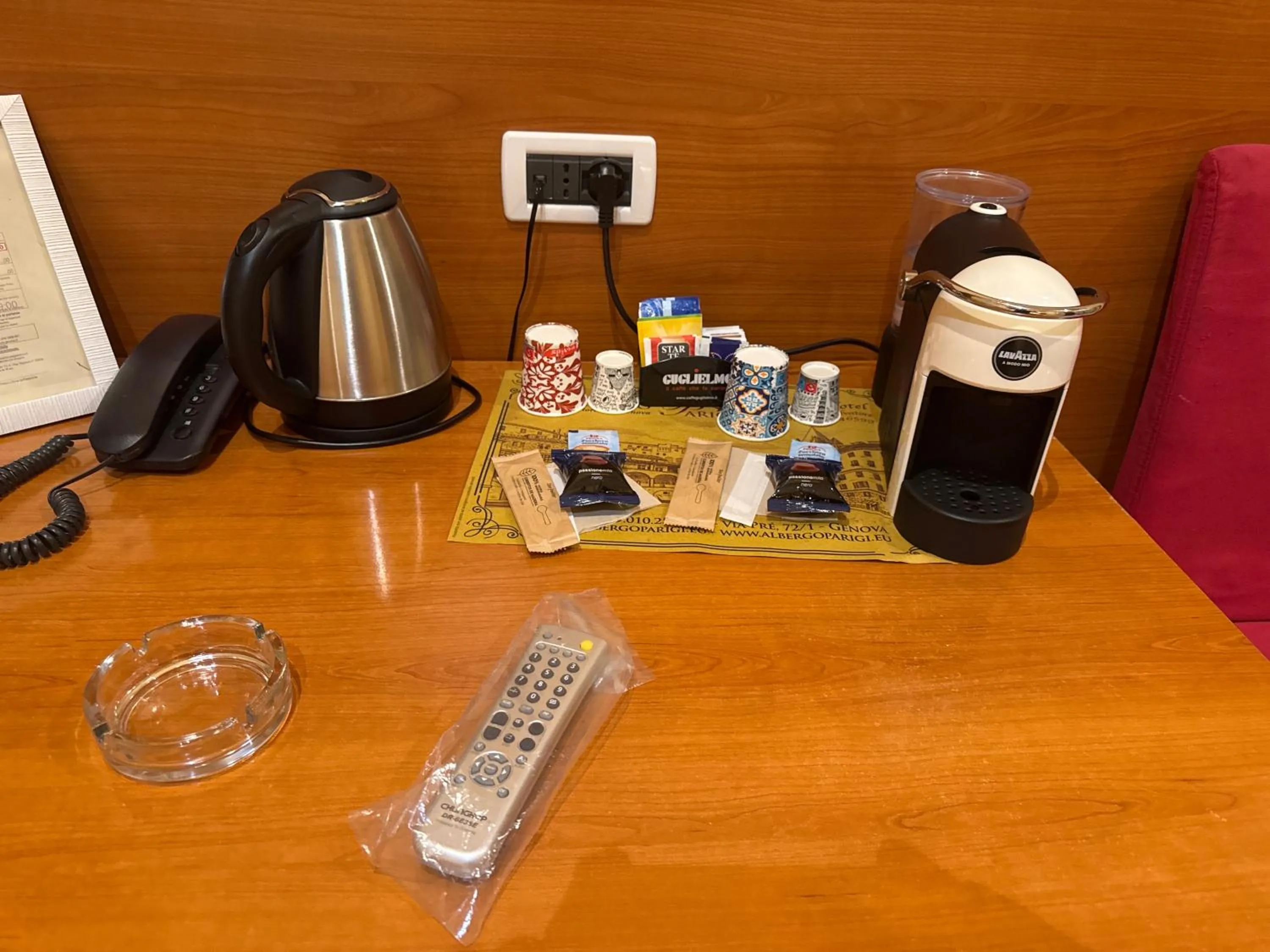 Coffee/tea facilities in Albergo Parigi