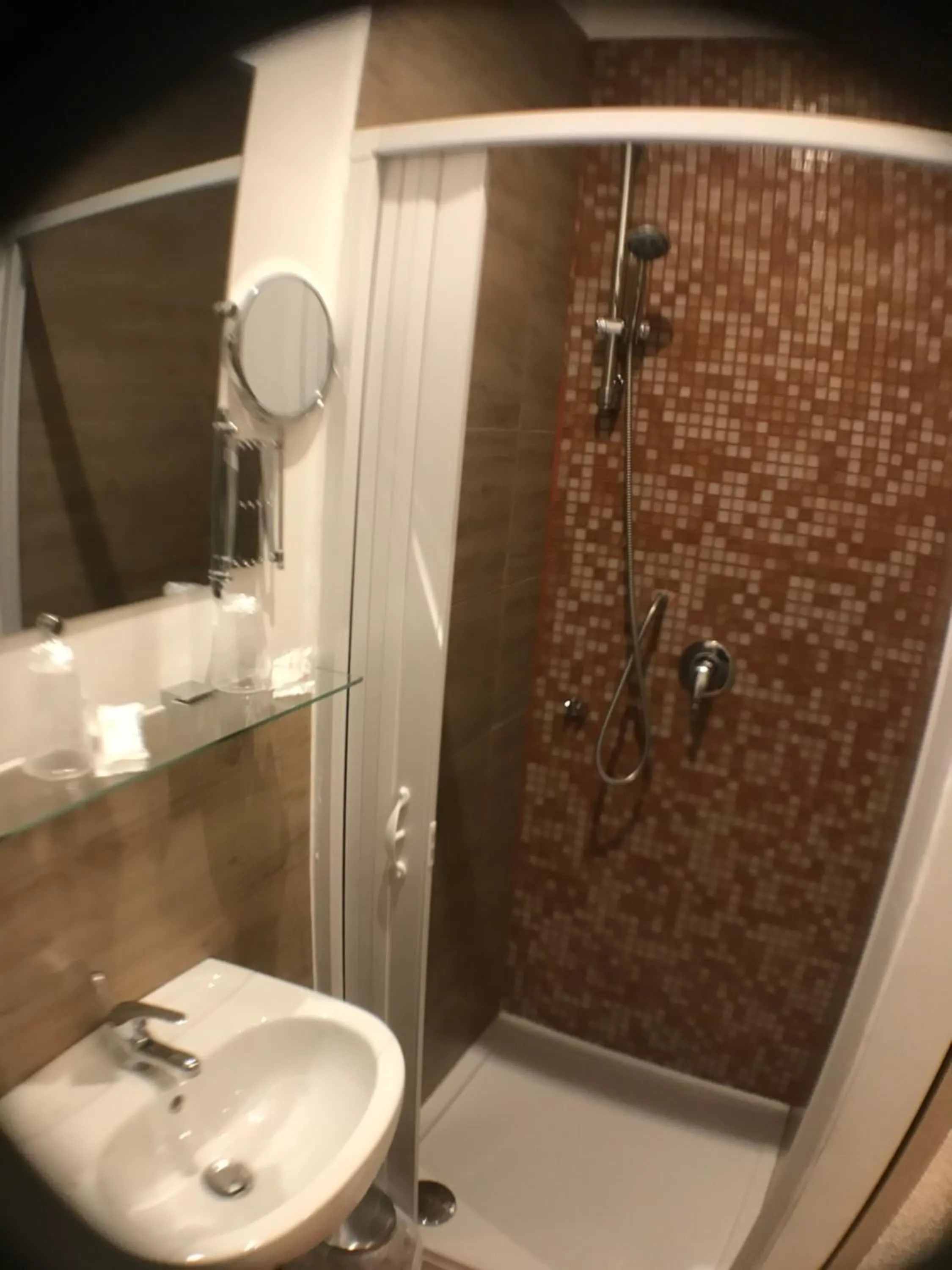 Shower in Albergo Parigi