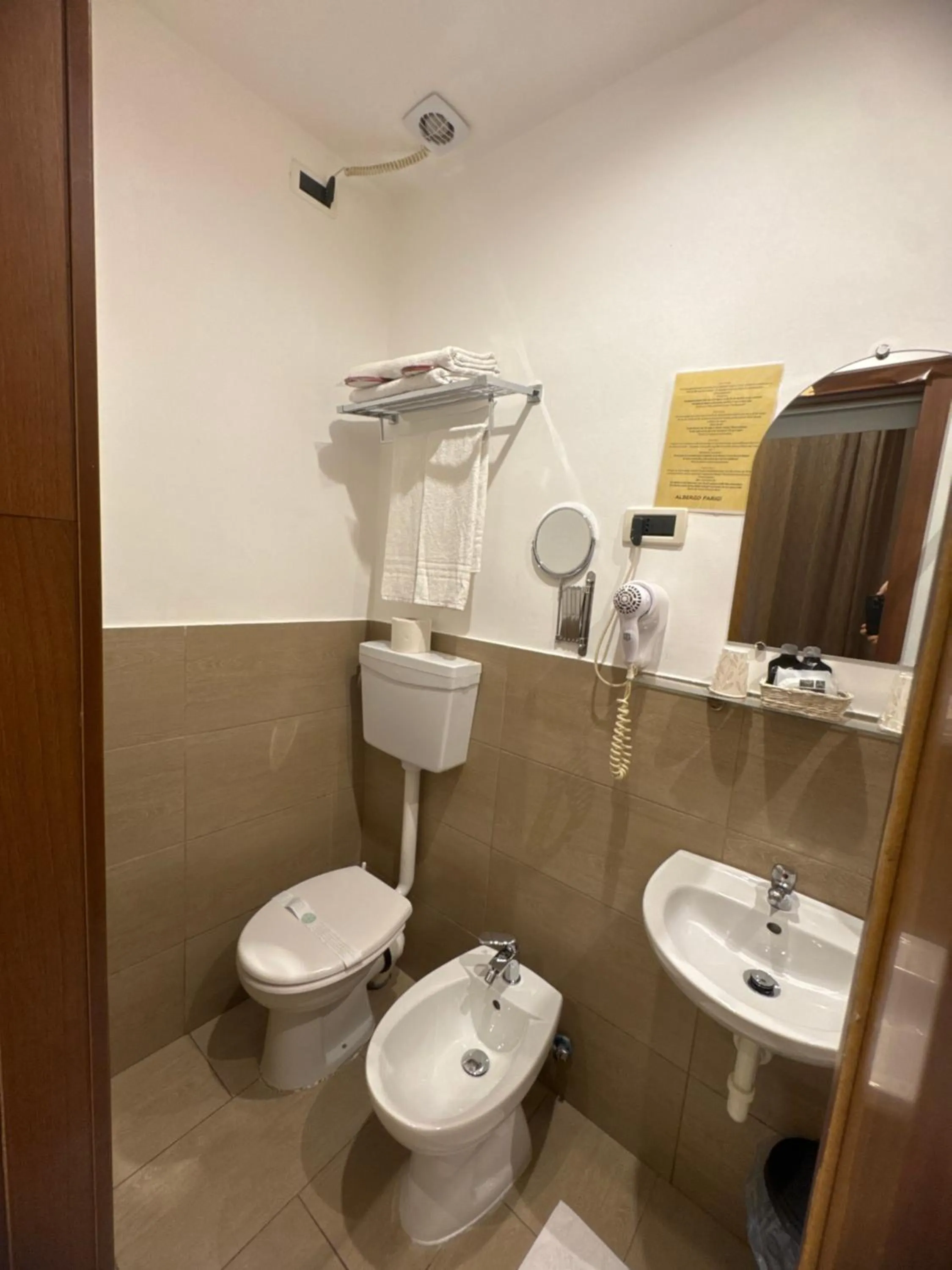 Shower in Albergo Parigi