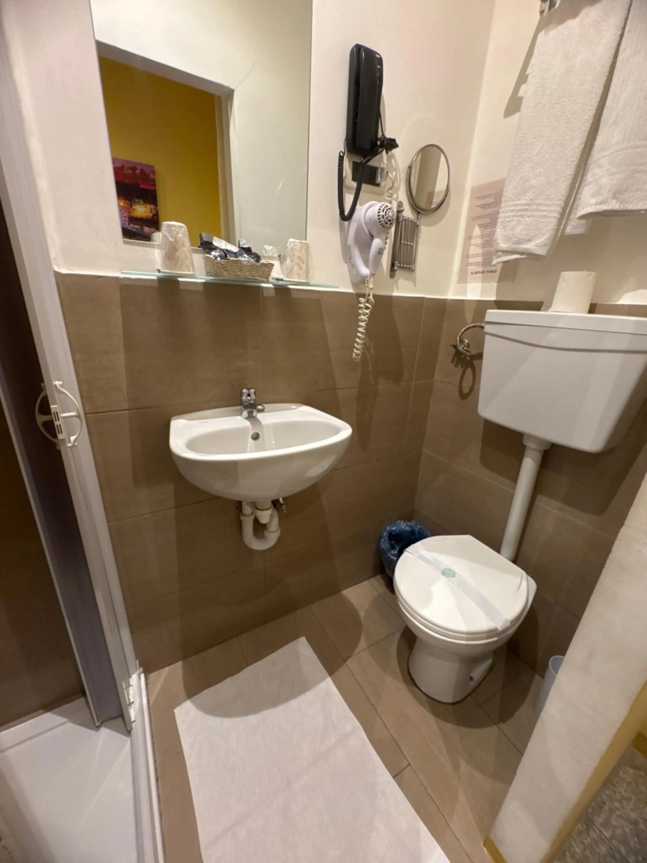 Bathroom in Albergo Parigi