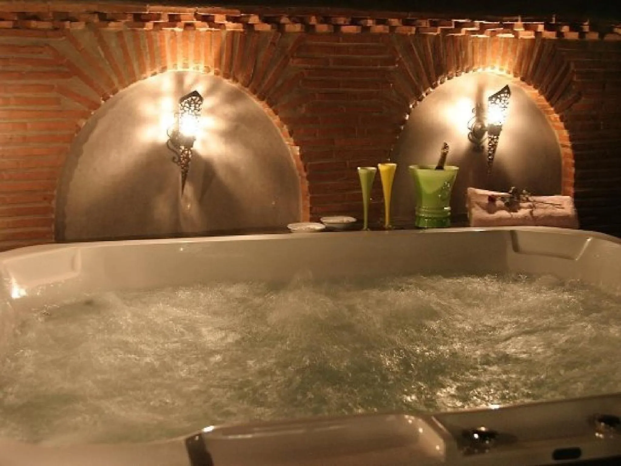 Hot Tub in Riad Carllian