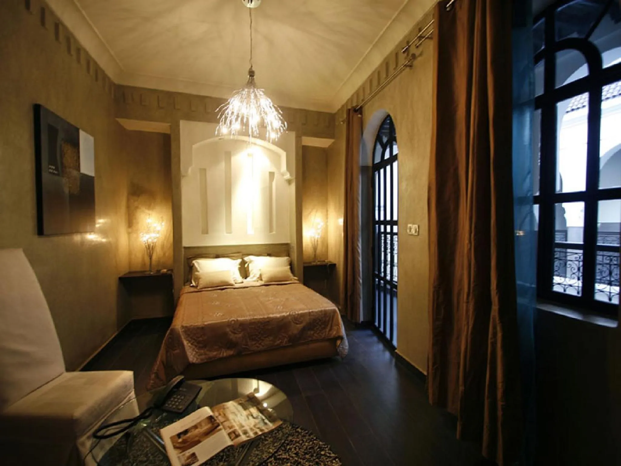 Photo of the whole room, Bed in Riad Carllian