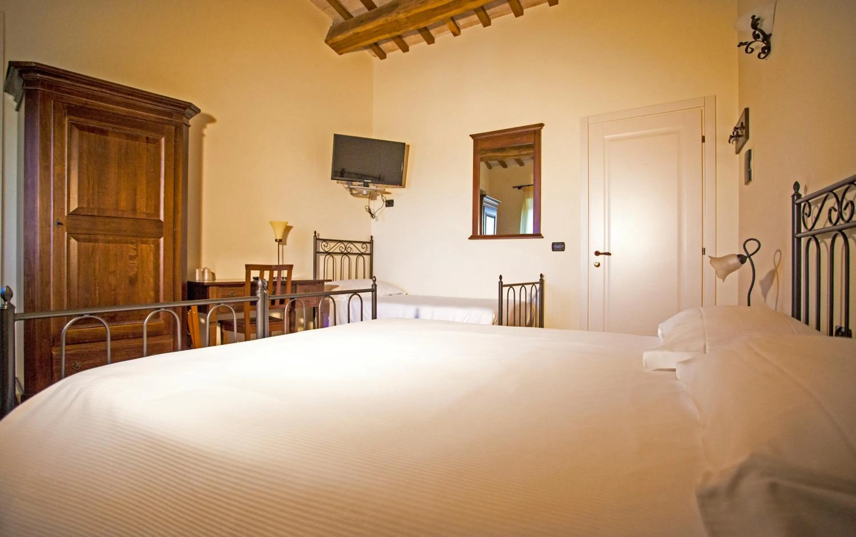 Decorative detail, Bed in Il Ristoro Del Viandante