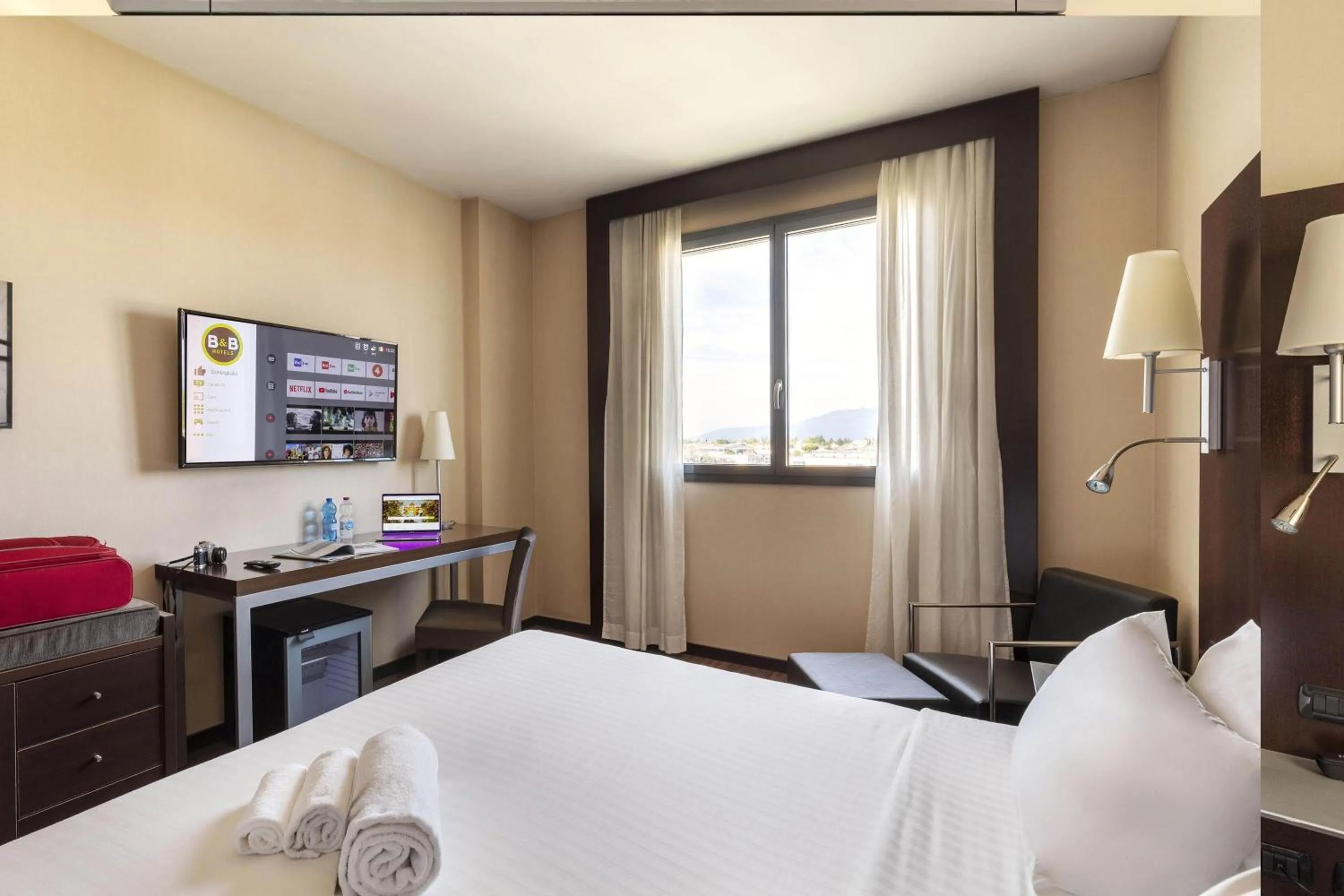 Photo of the whole room, Bed in B&B Hotel Arezzo