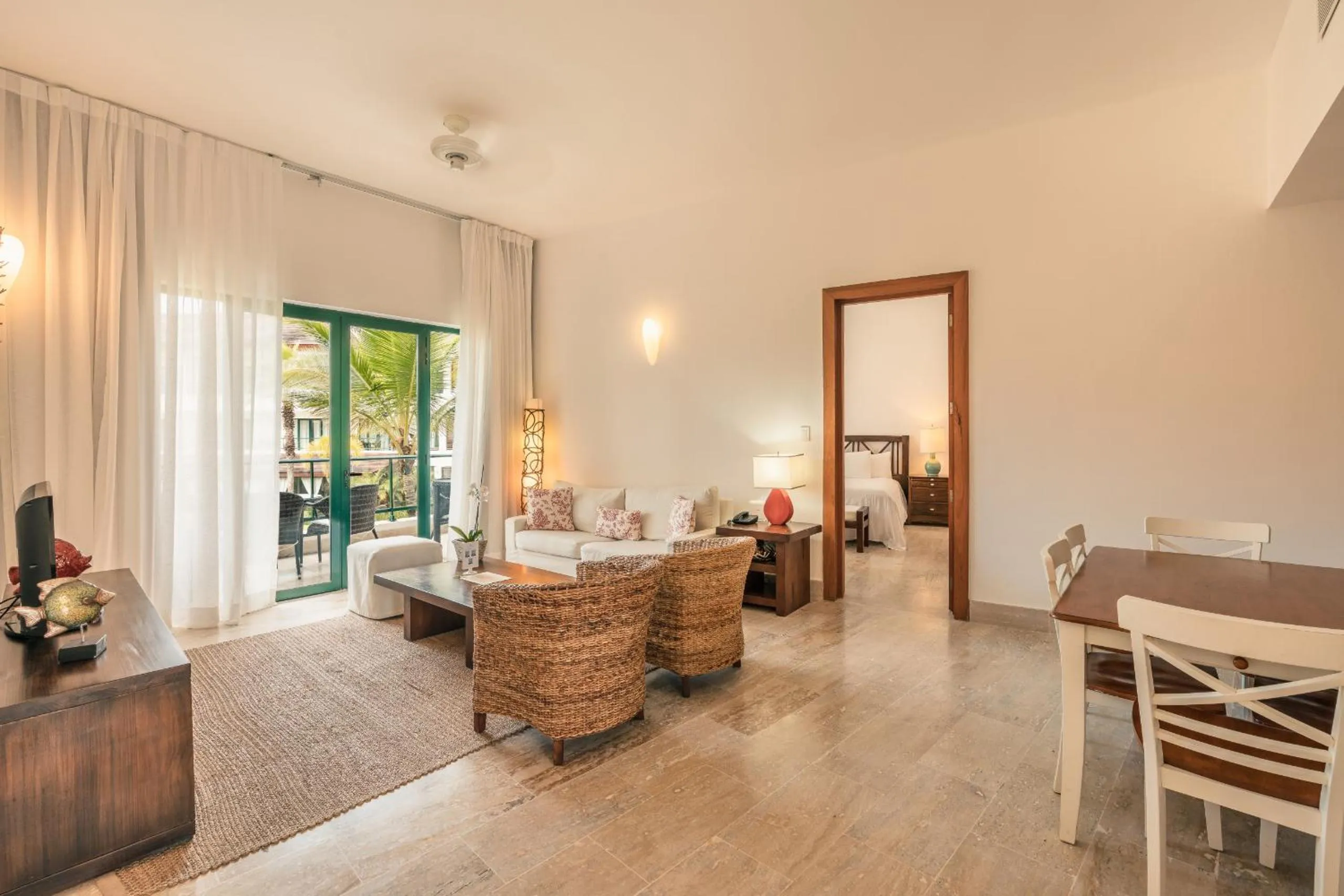 Go away to this charming apt at Sublime w private jacuzzi included