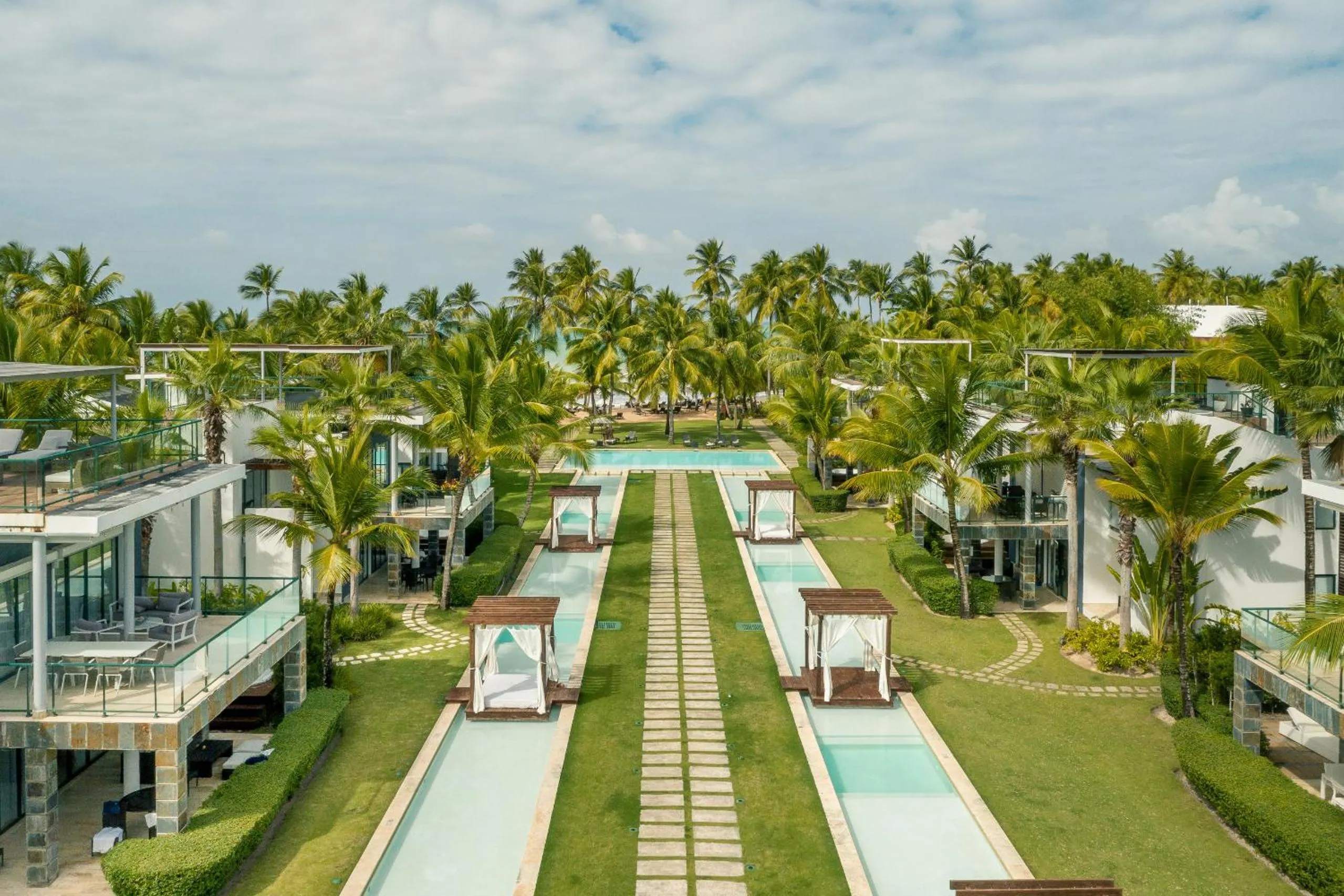 Go away to this charming apt at Sublime w private jacuzzi included