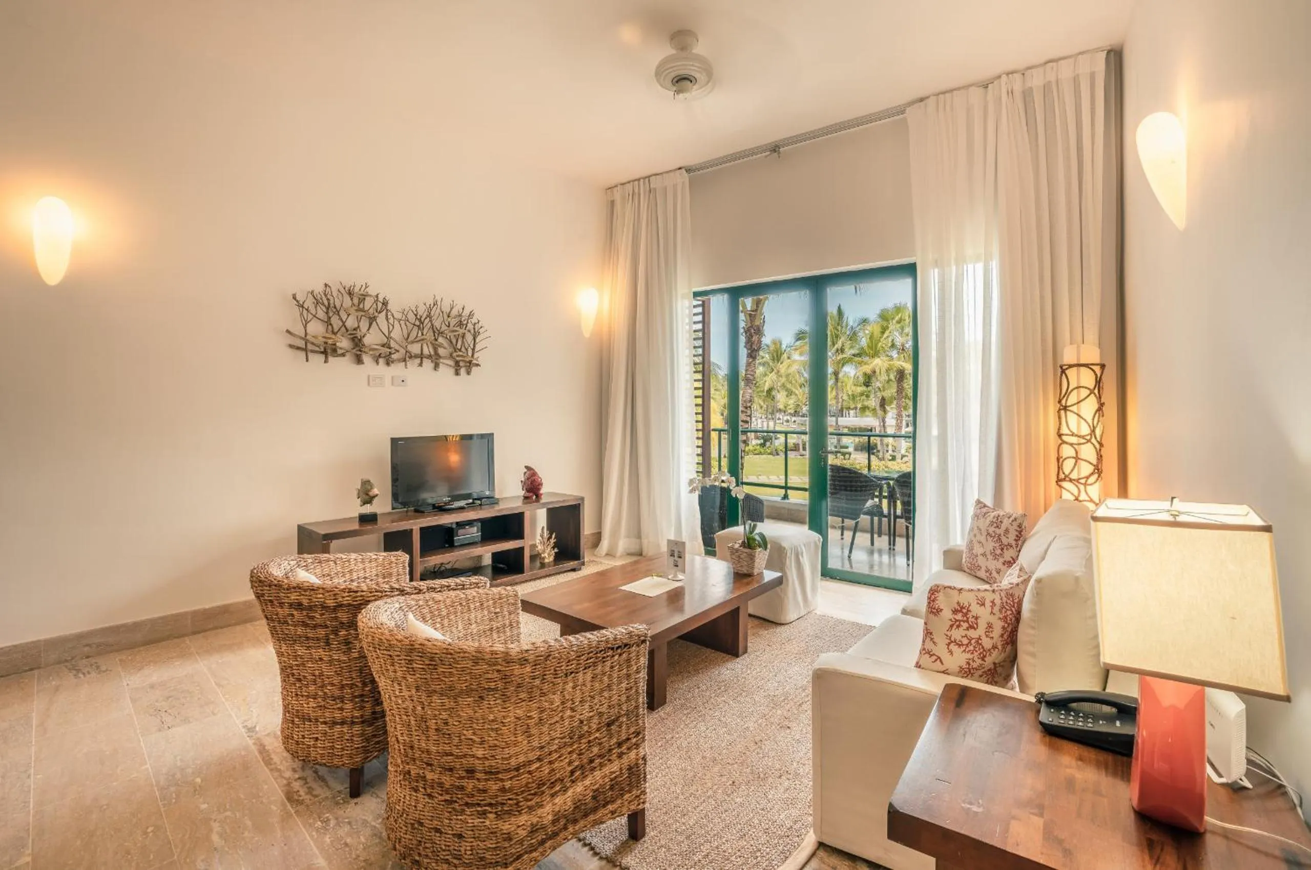 Go away to this charming apt at Sublime w private jacuzzi included