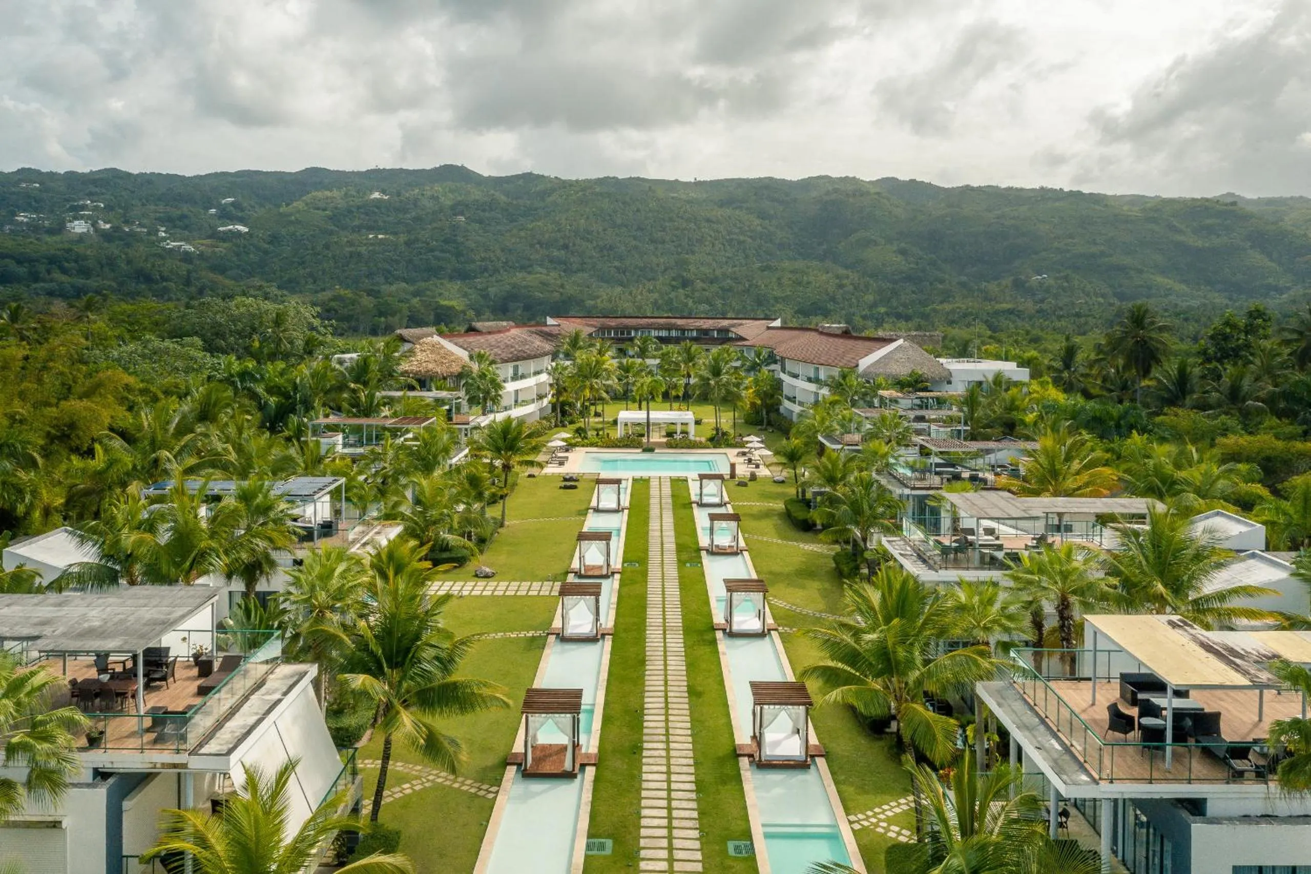 Go away to this charming apt at Sublime w private jacuzzi included