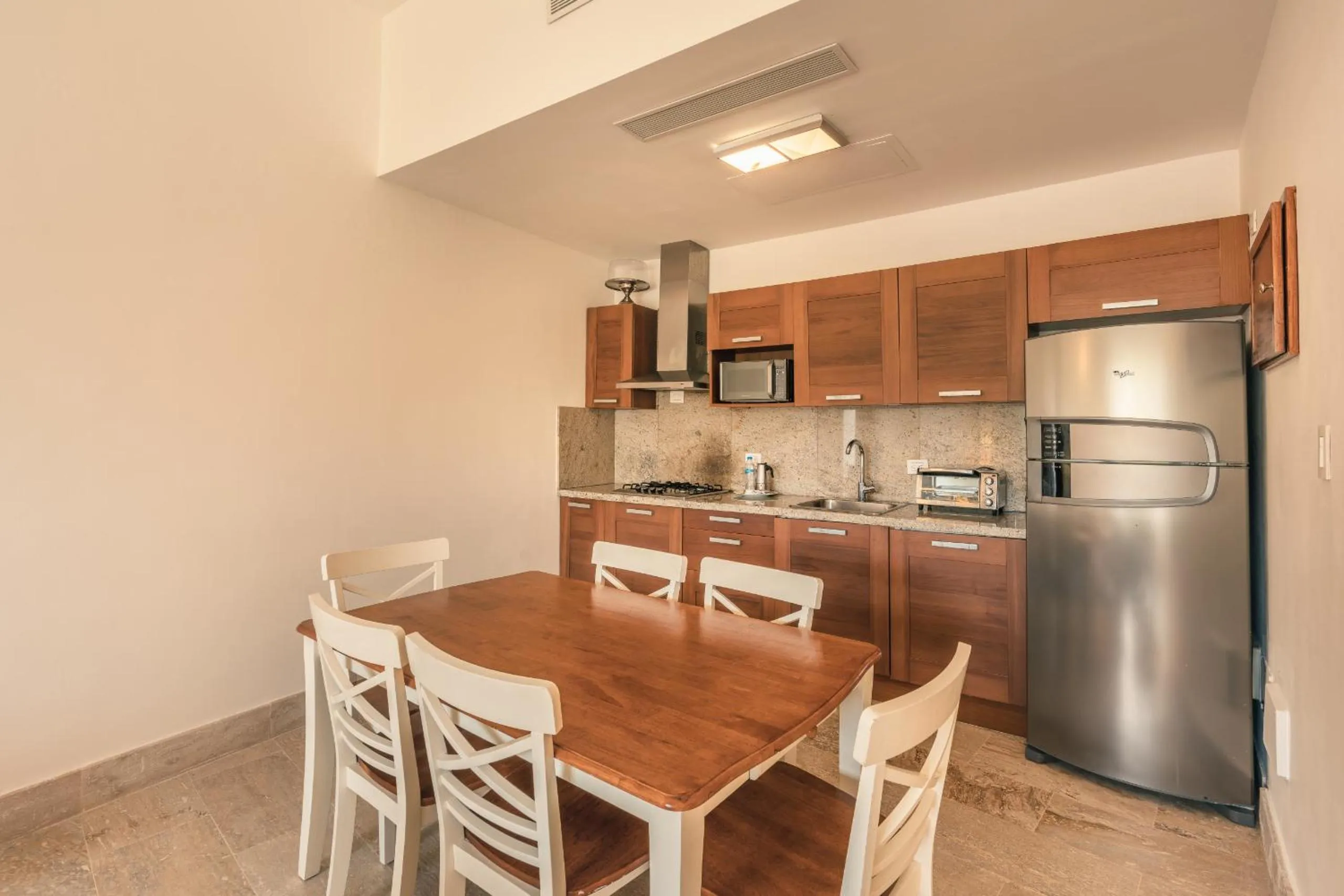 Go away to this charming apt at Sublime w private jacuzzi included