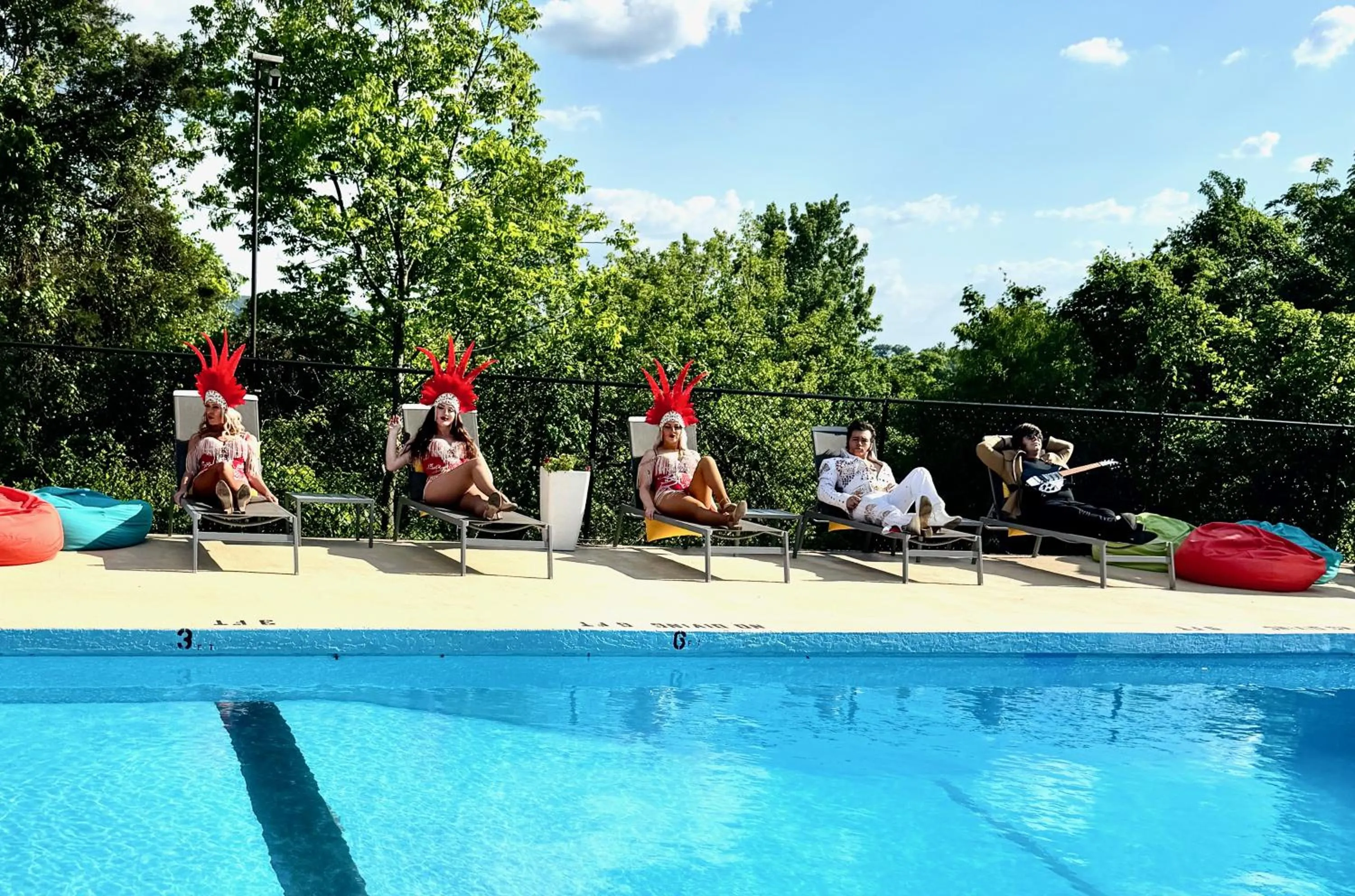 Swimming pool in The Retro Hotel