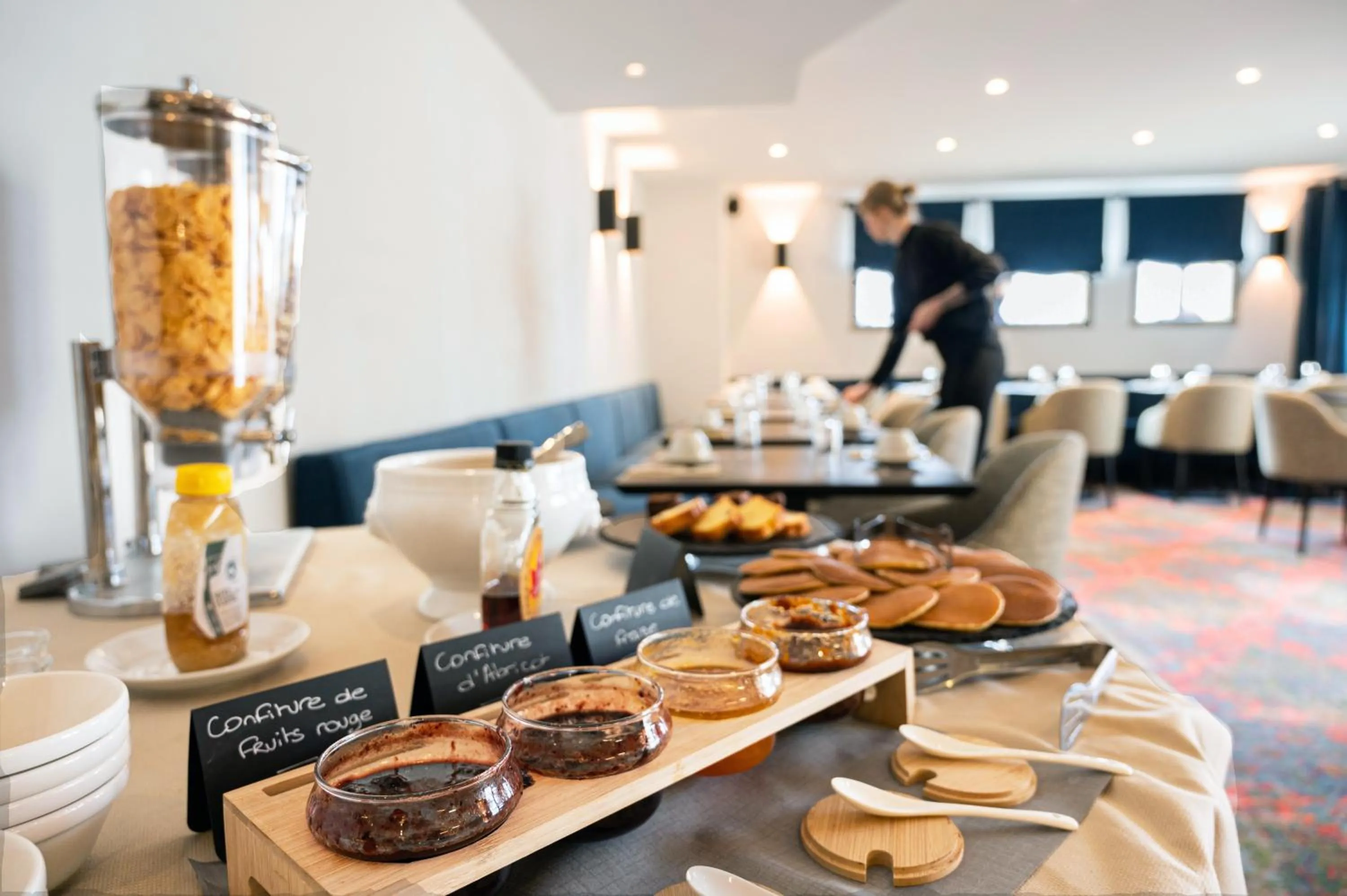 Buffet breakfast in Hôtel L'Aigle du Montana by Les Etincelles