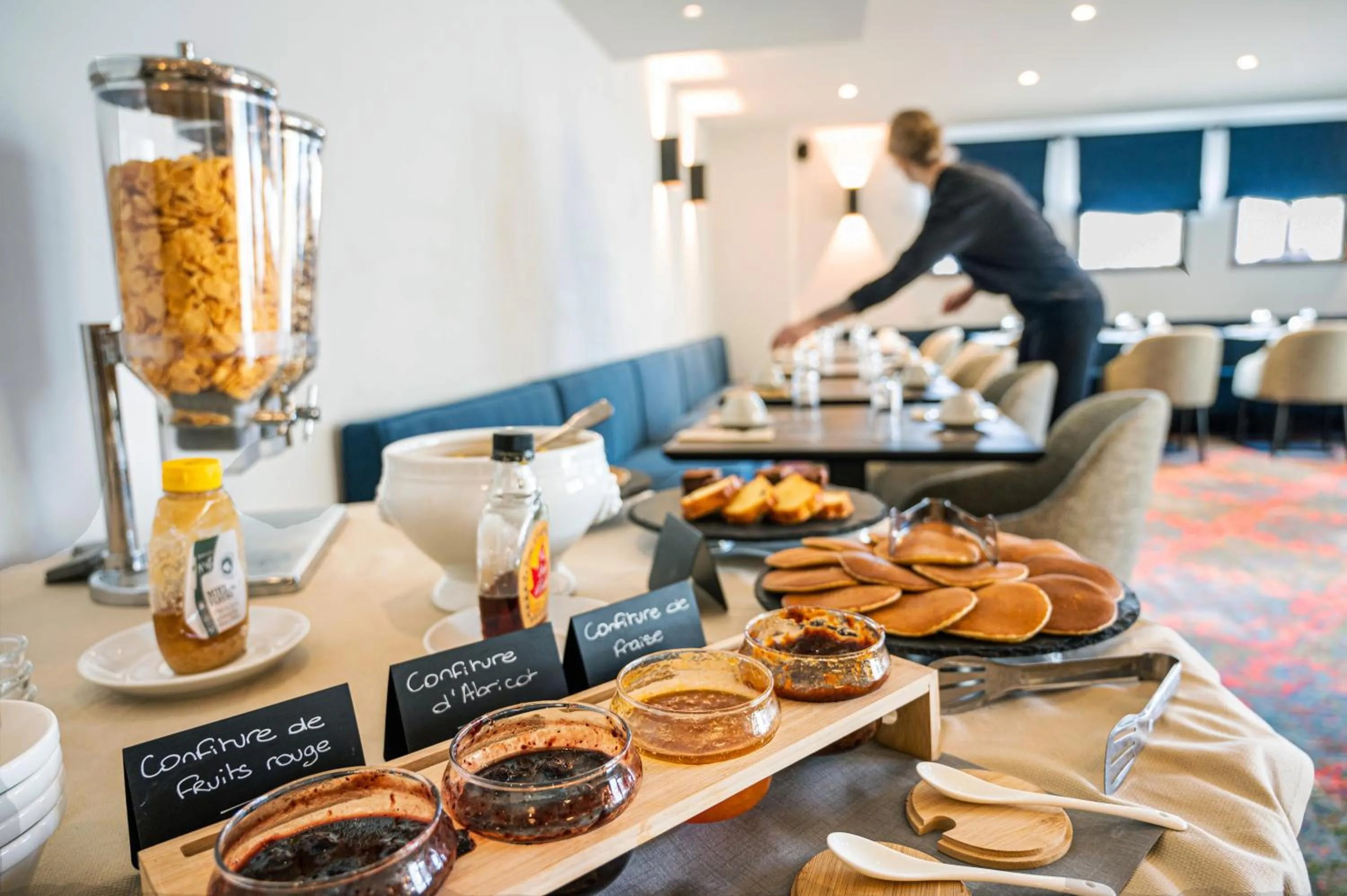 Buffet breakfast in Hôtel L'Aigle du Montana by Les Etincelles