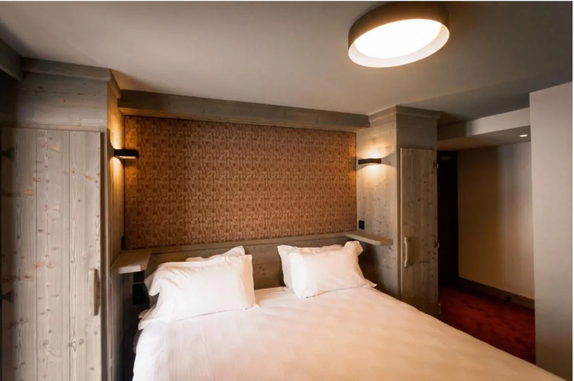 Bed in Hôtel L'Aigle du Montana by Les Etincelles