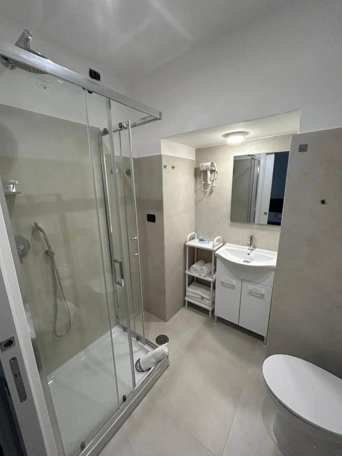 Bathroom in Magnifico Rome