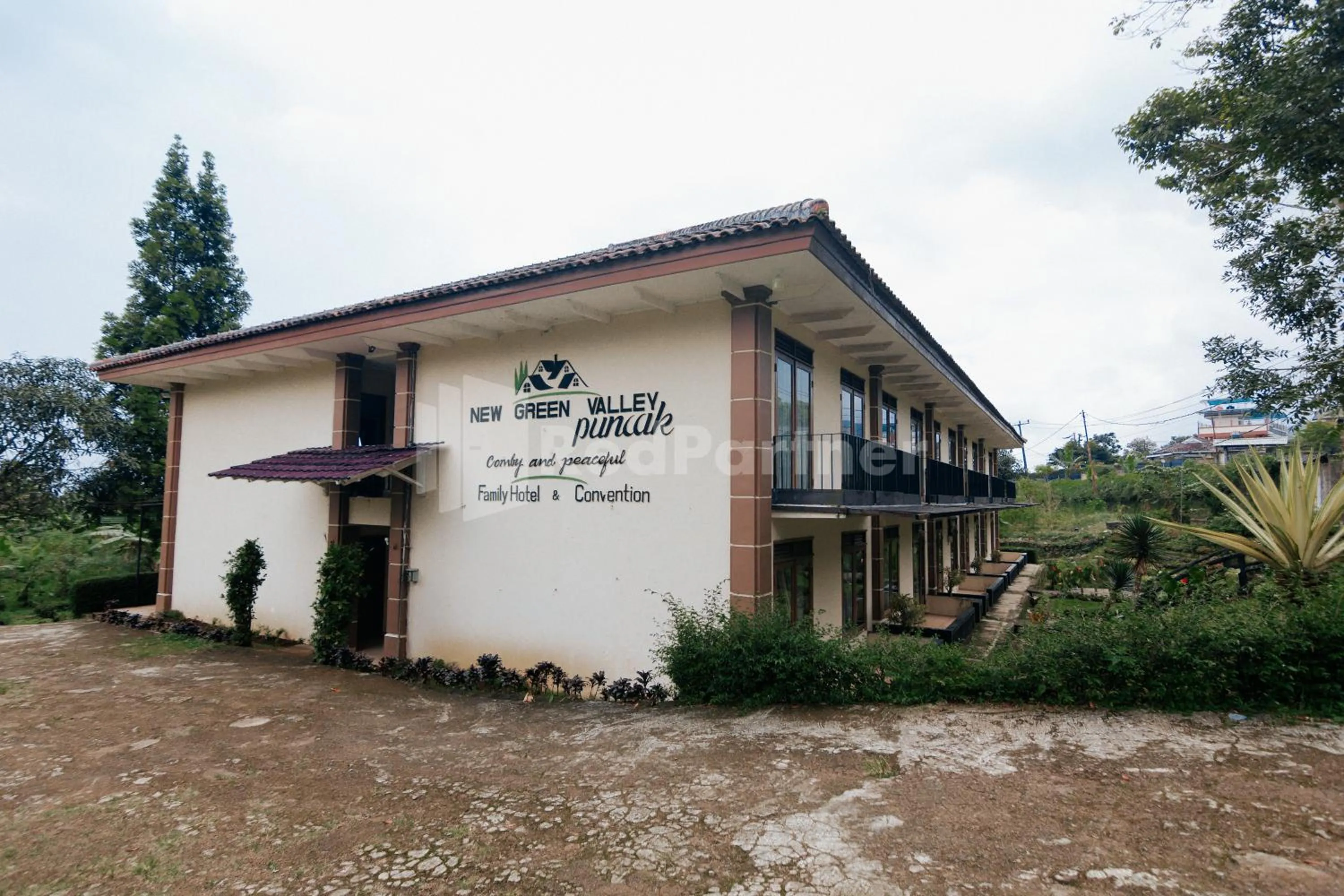 Property building in Villa Green Valley Puncak RedPartner