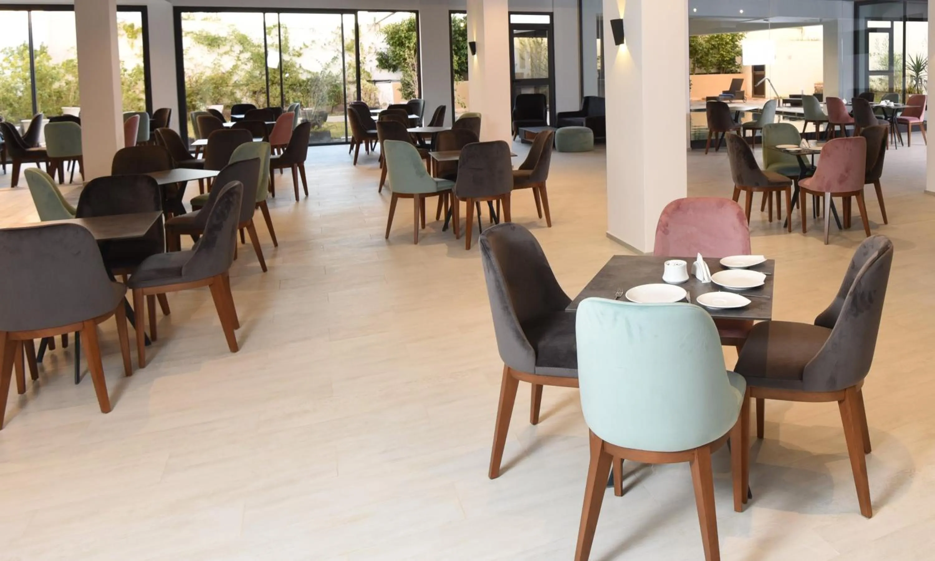 Restaurant/places to eat in Hôtel Lescure Business and SPA