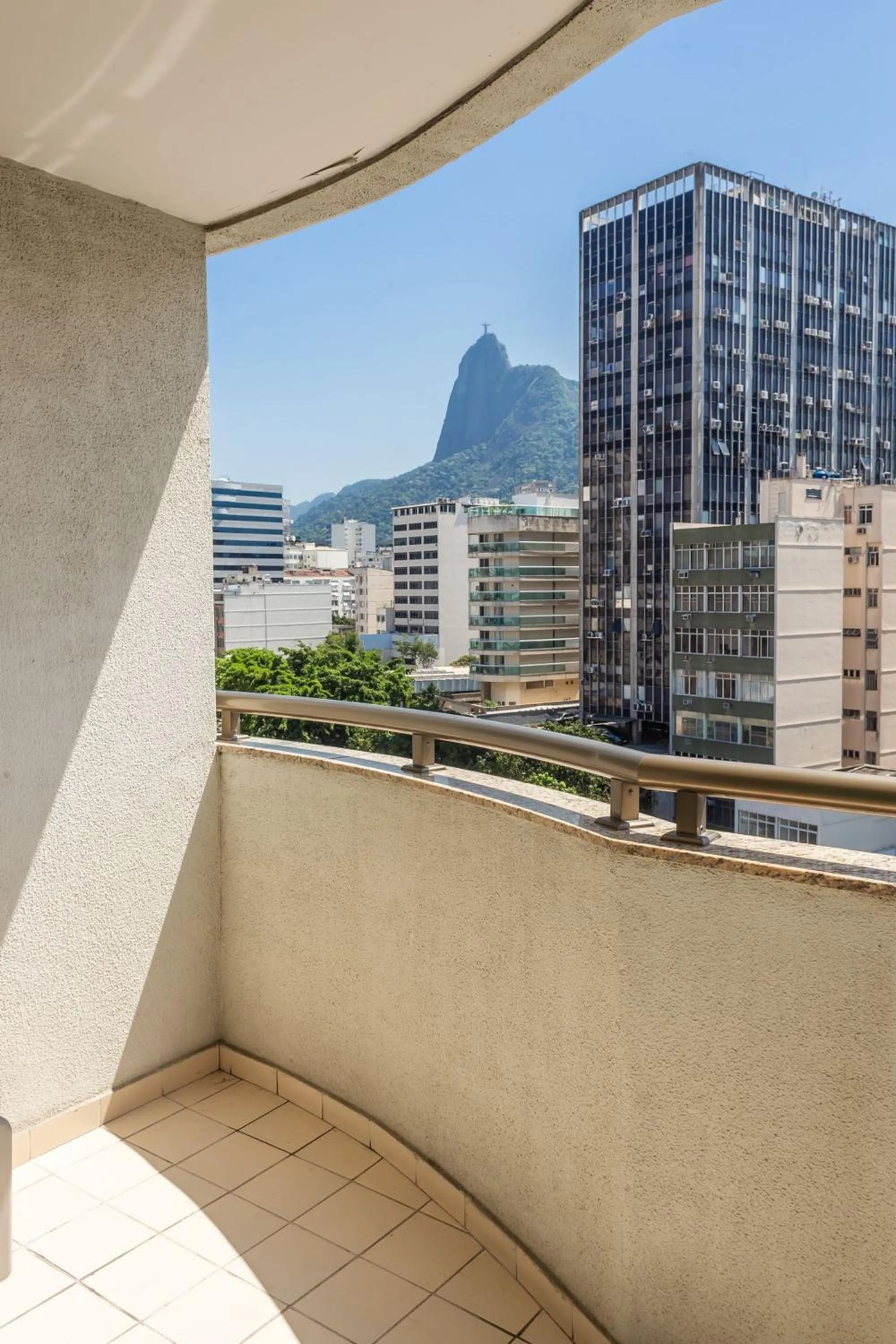Balcony/Terrace in Xtay Privilege Botafogo - Apartamentos a 6min da praia e próximo a Copacabana