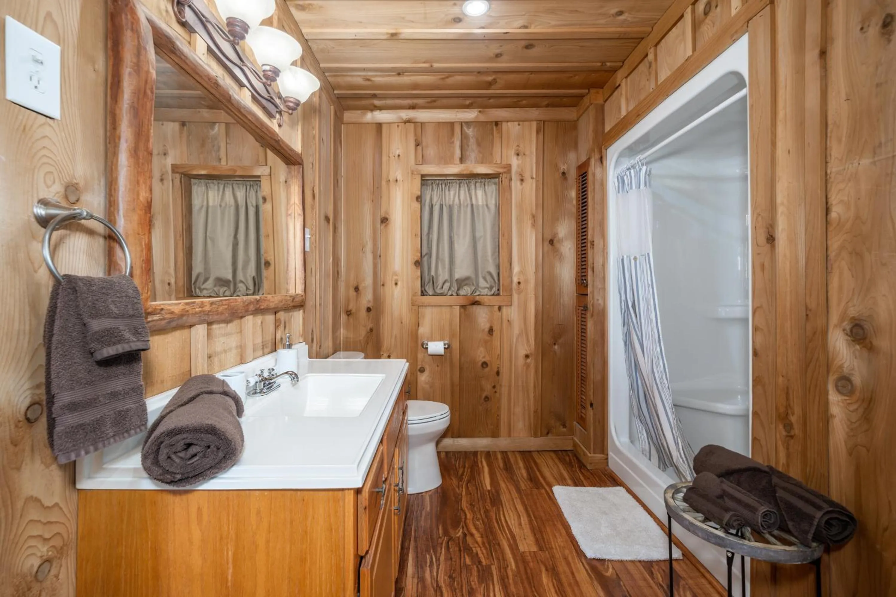 Shower in Liams Lodge-Peaceful Cabin Panoramic Lake Views