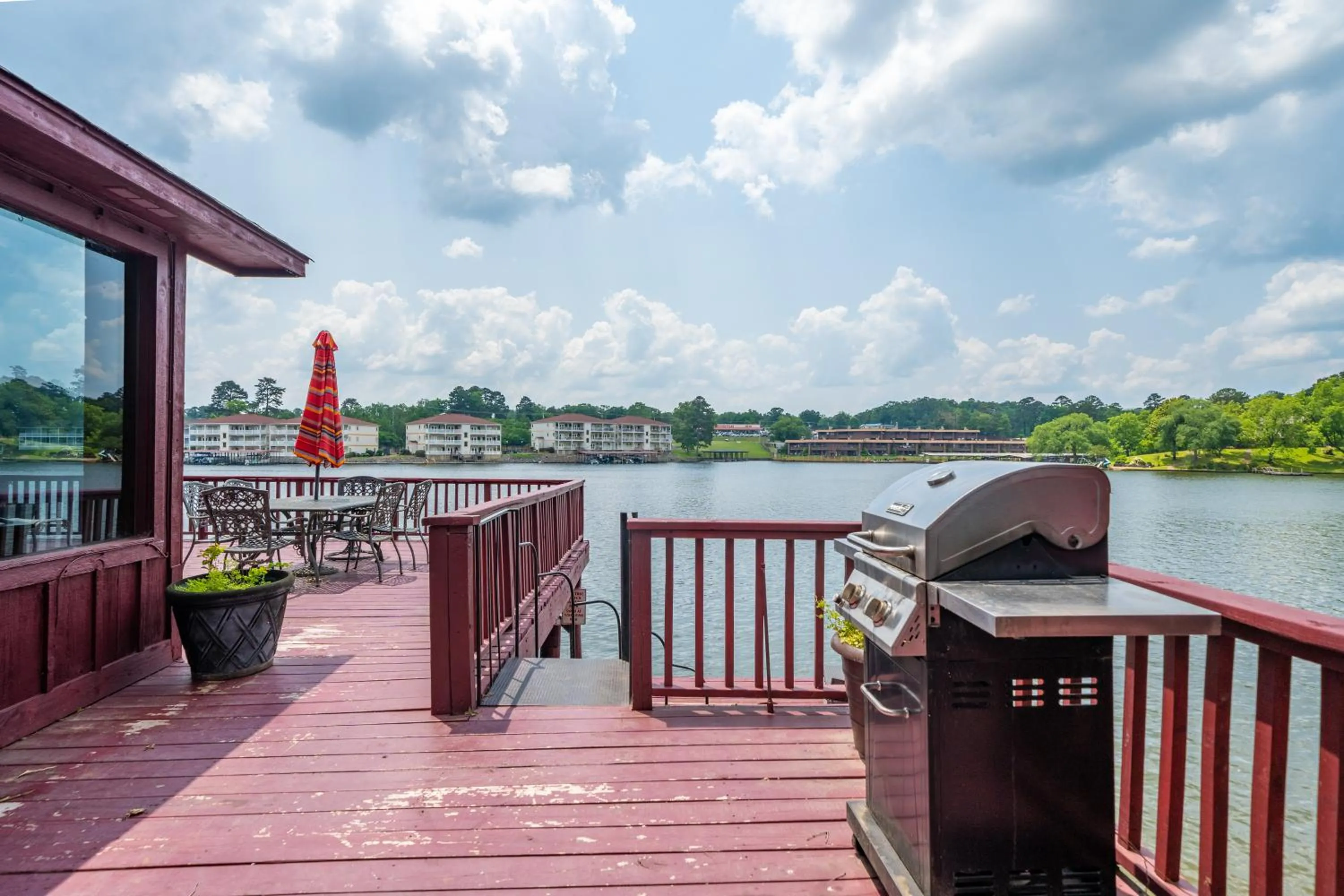 BBQ facilities in Liams Lodge-Peaceful Cabin Panoramic Lake Views