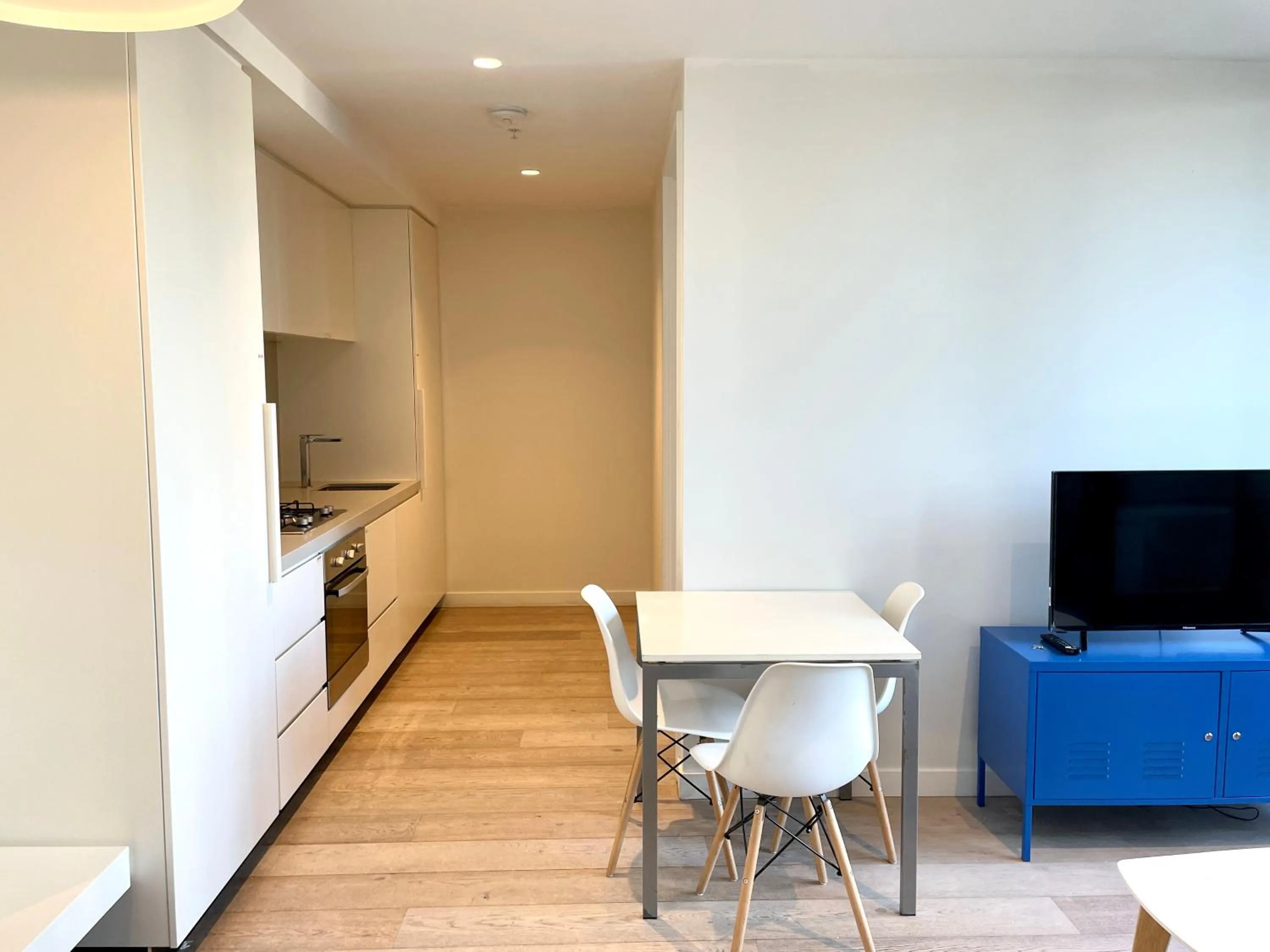 Communal lounge/ TV room in Readyset Apartments at Empire