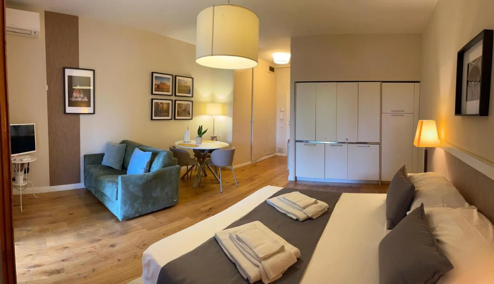 Photo of the whole room, Bed in Residence Poggio Golf Chianti Firenze