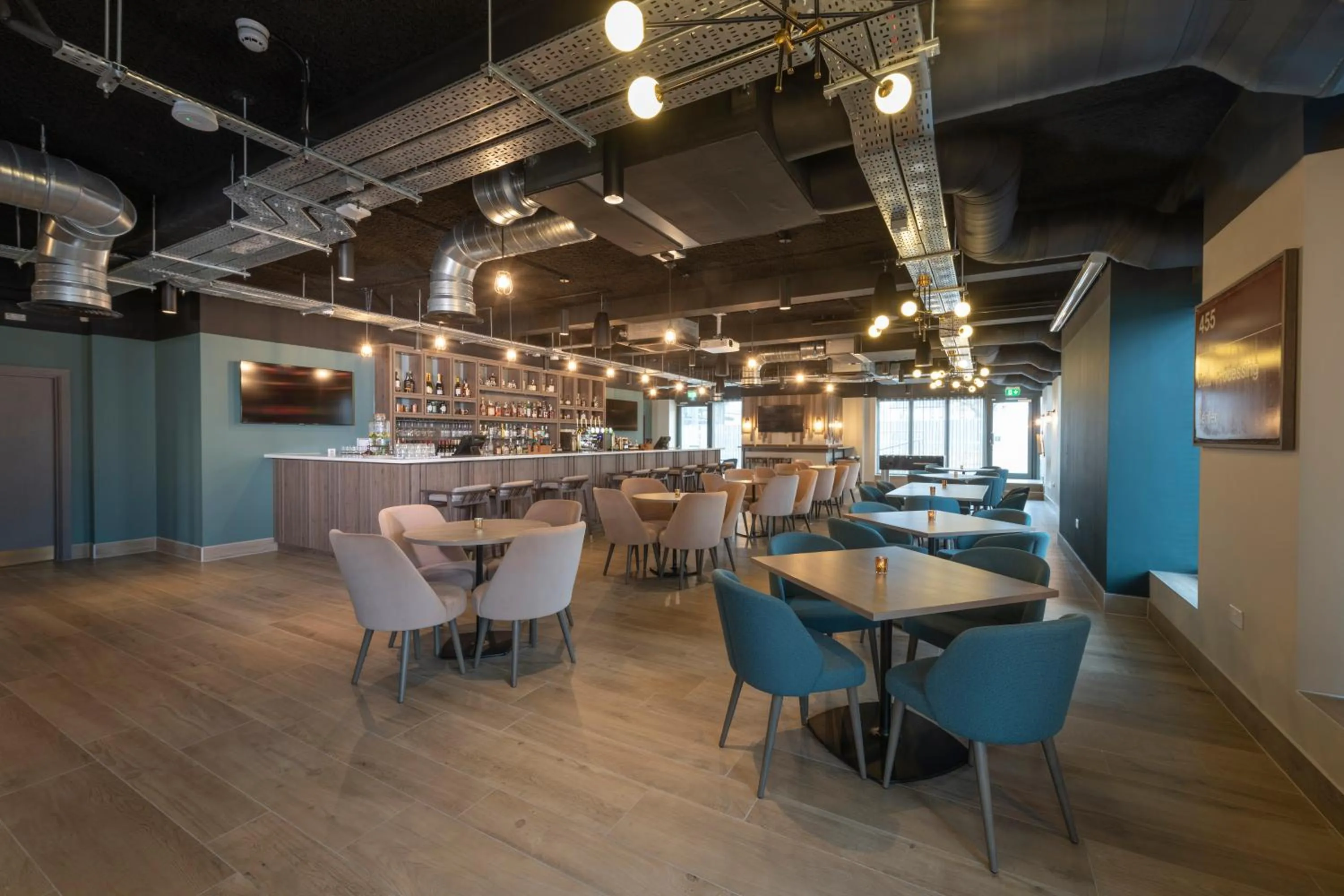 Lounge or bar in The Heyford Hotel