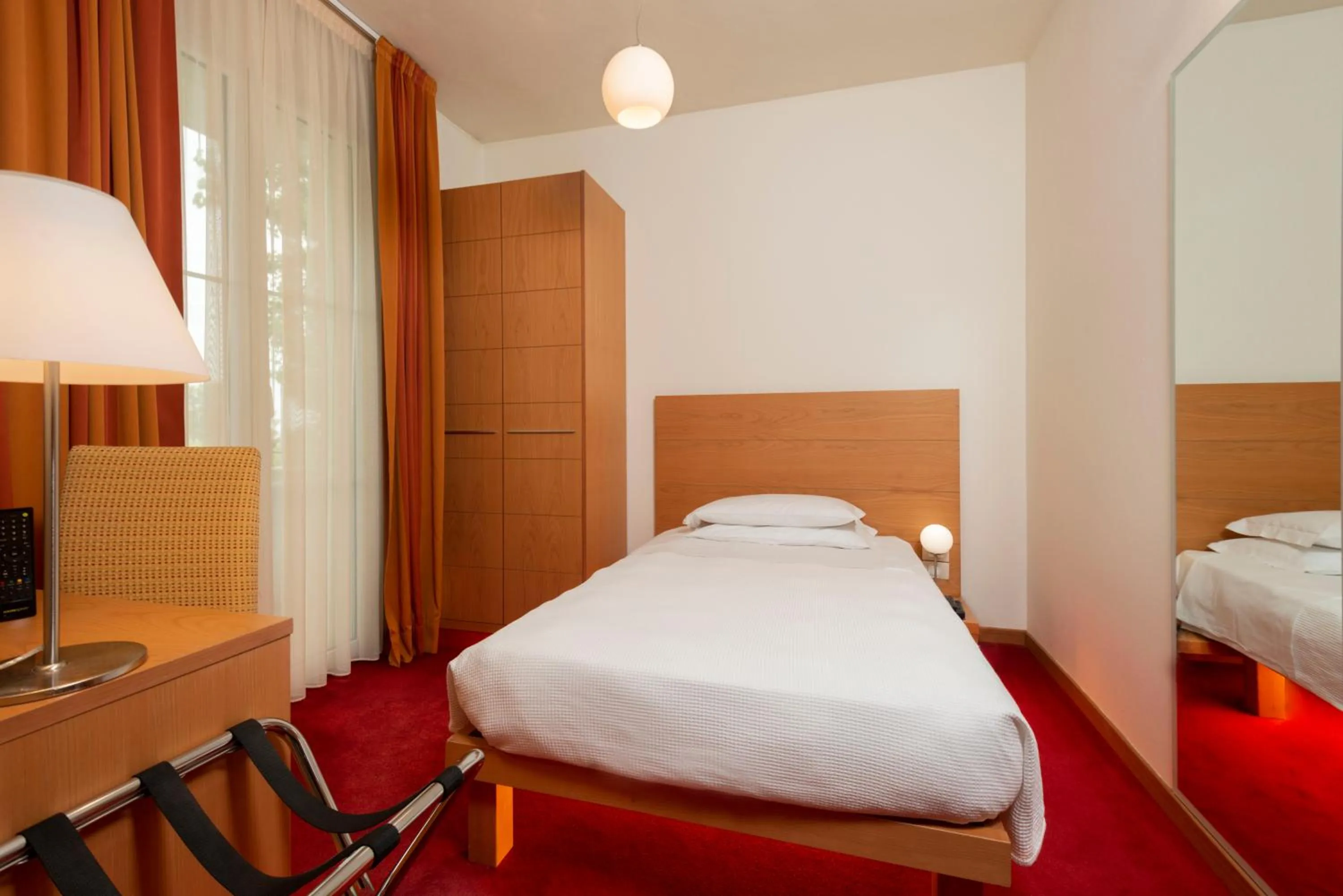 Photo of the whole room, Bed in Accademia Hotel