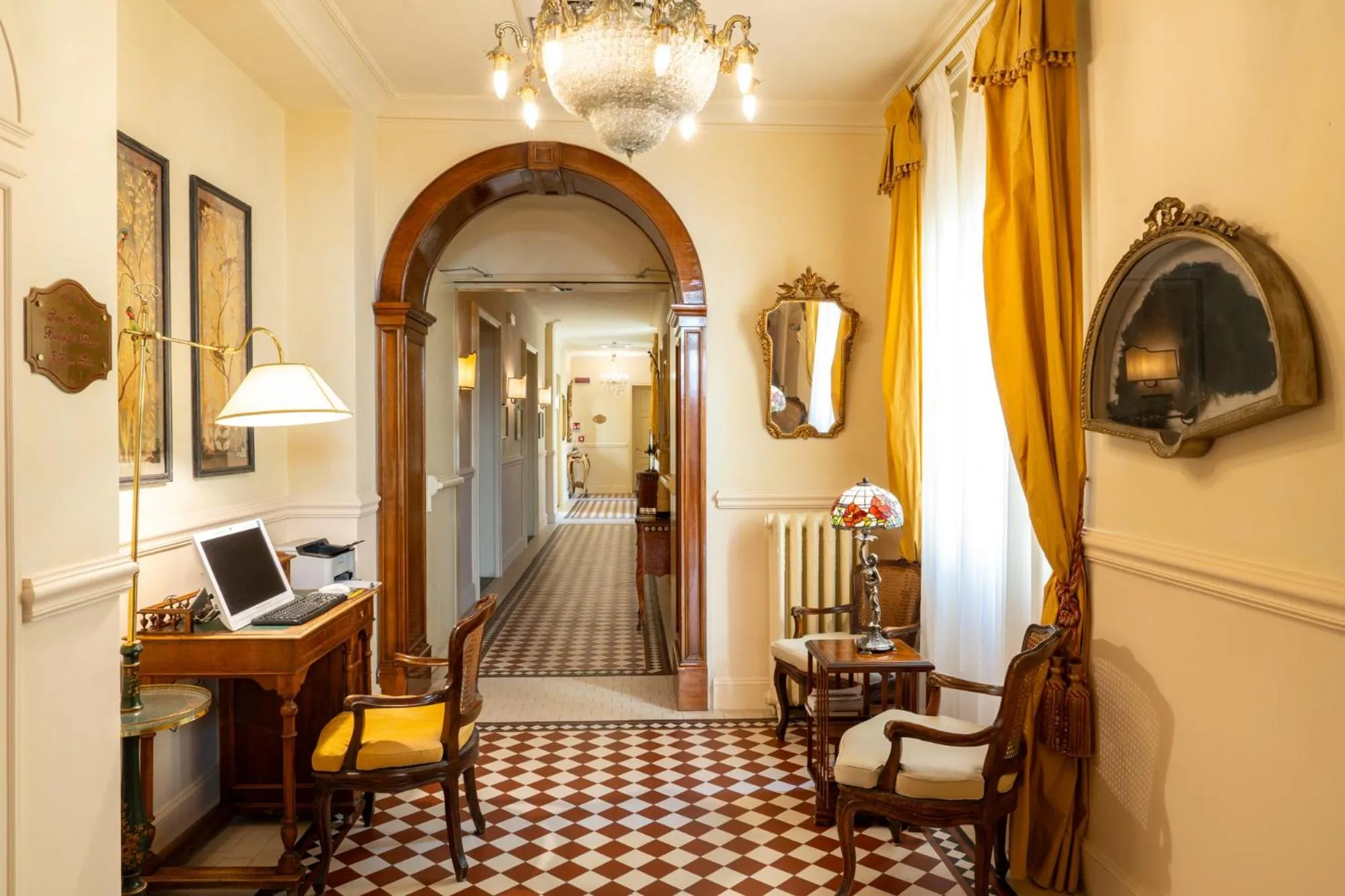 Seating area in Hotel Pendini