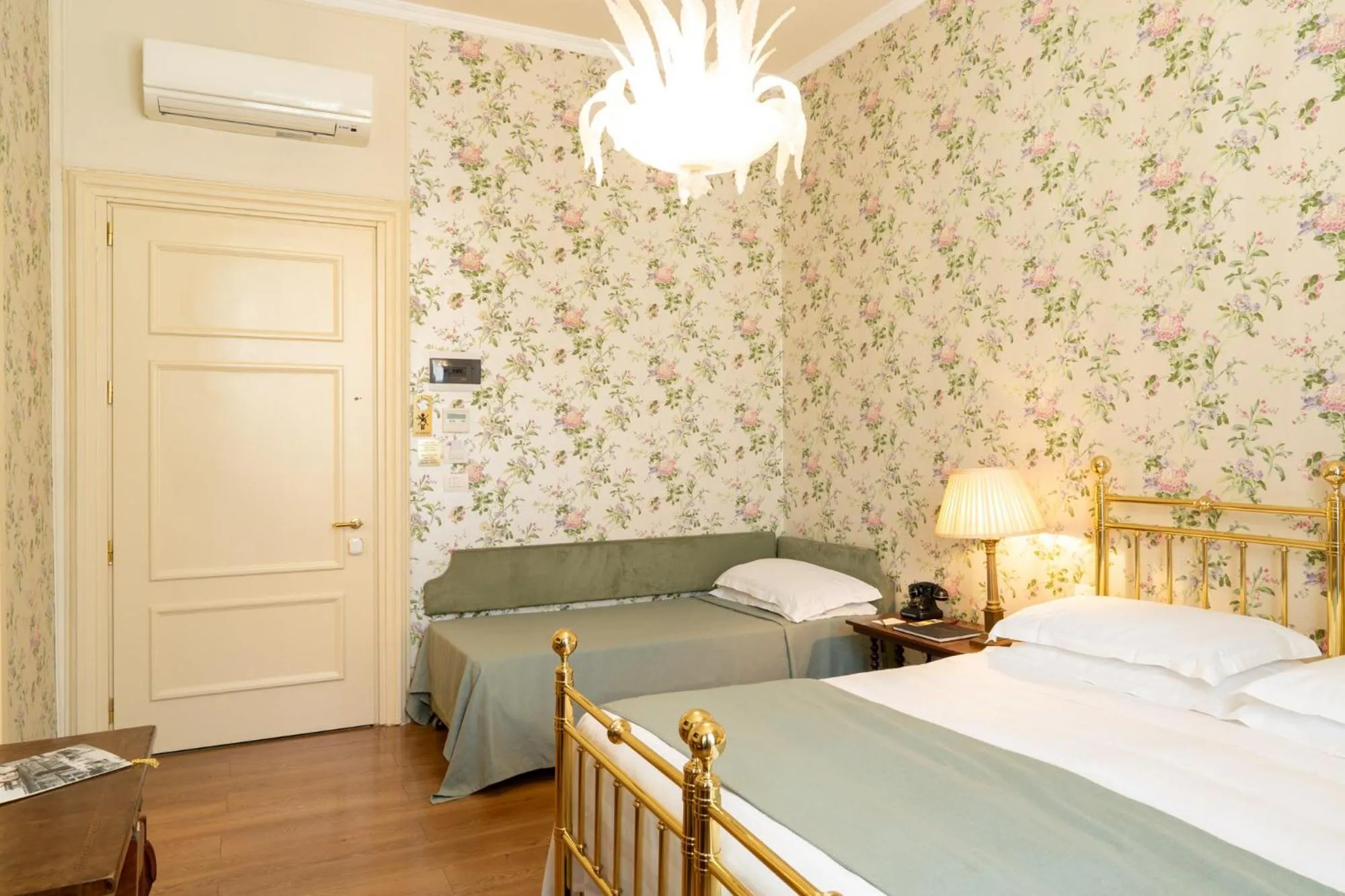 Photo of the whole room, Bed in Hotel Pendini