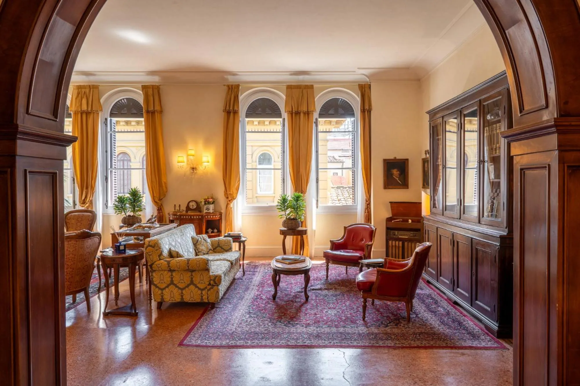 Communal lounge/ TV room in Hotel Pendini