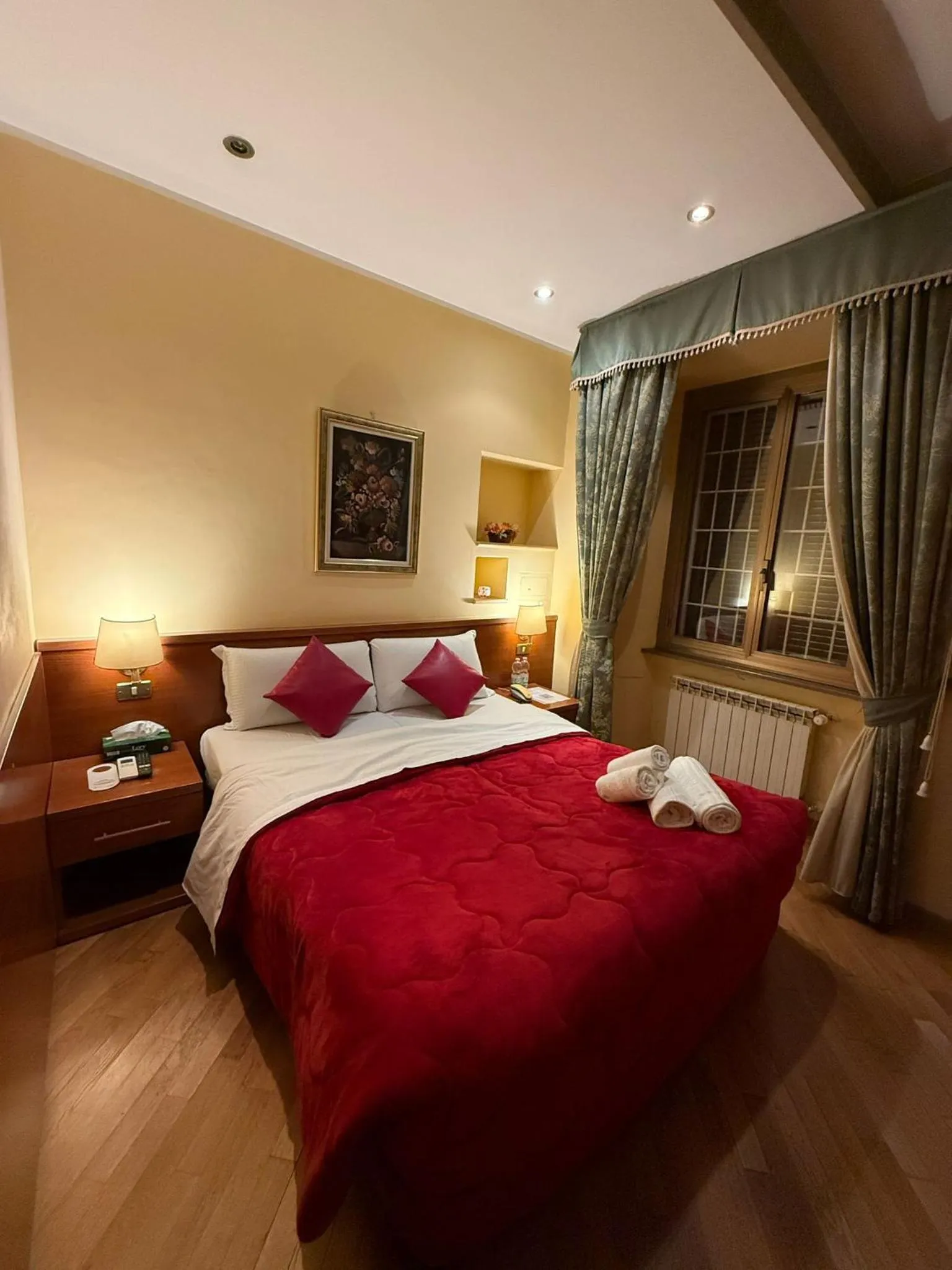 Bedroom, Bed in Hotel Fenicia