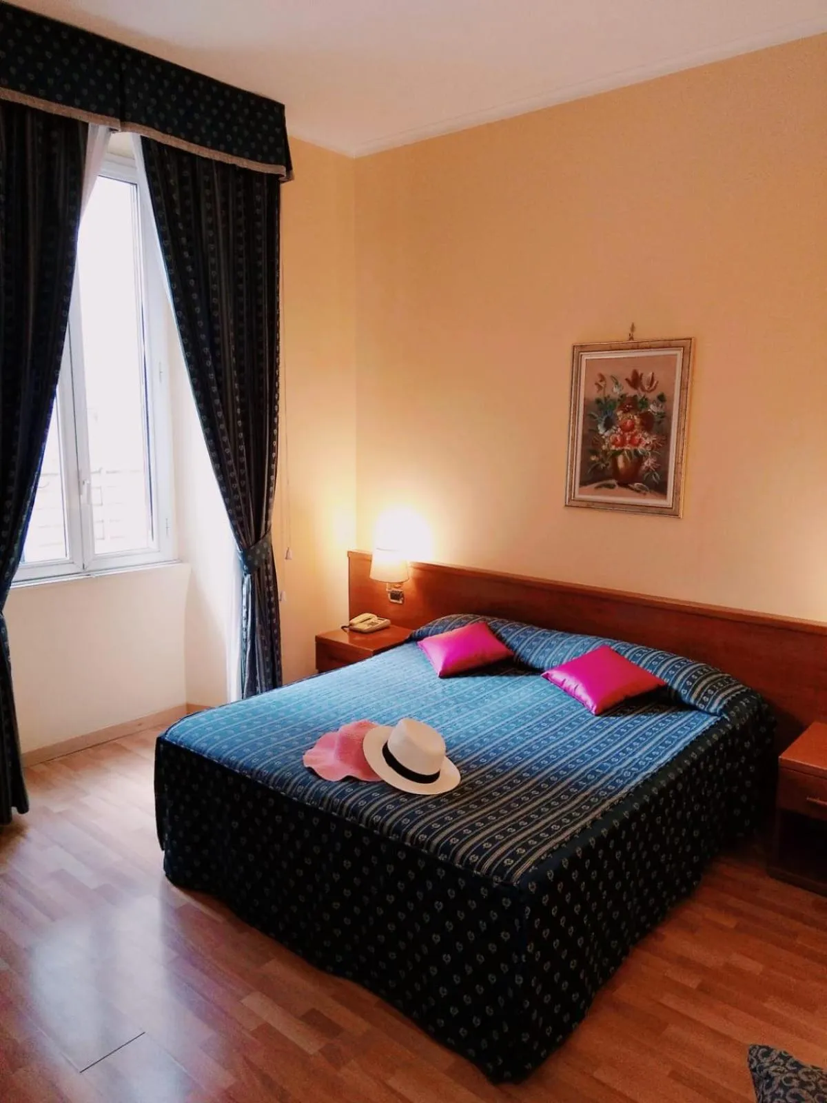 Bed in Hotel Fenicia