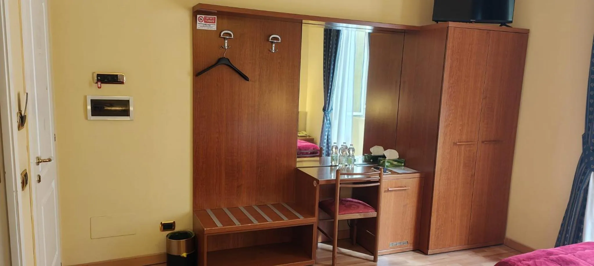 Bed in Hotel Fenicia