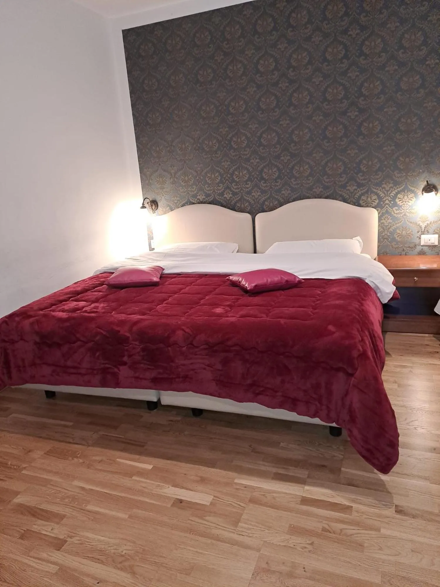 Bed in Hotel Fenicia