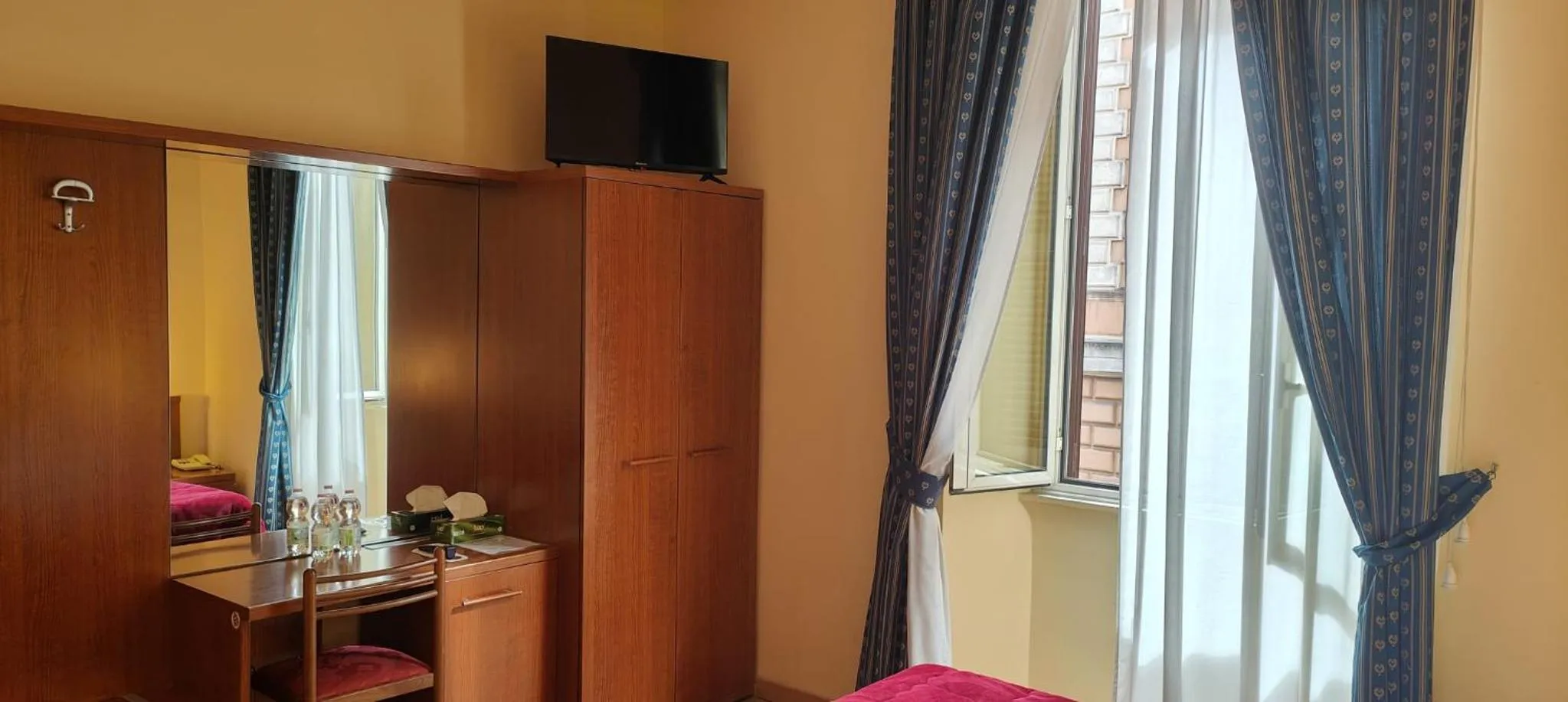 Bed in Hotel Fenicia