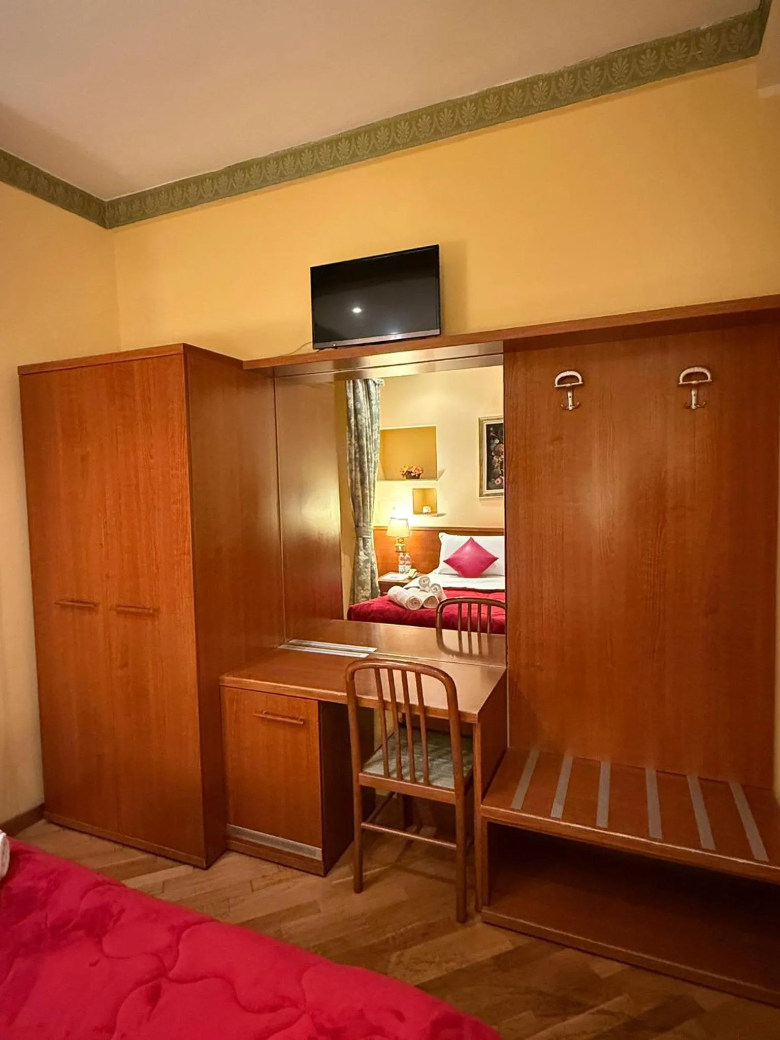 TV and multimedia, Bed in Hotel Fenicia