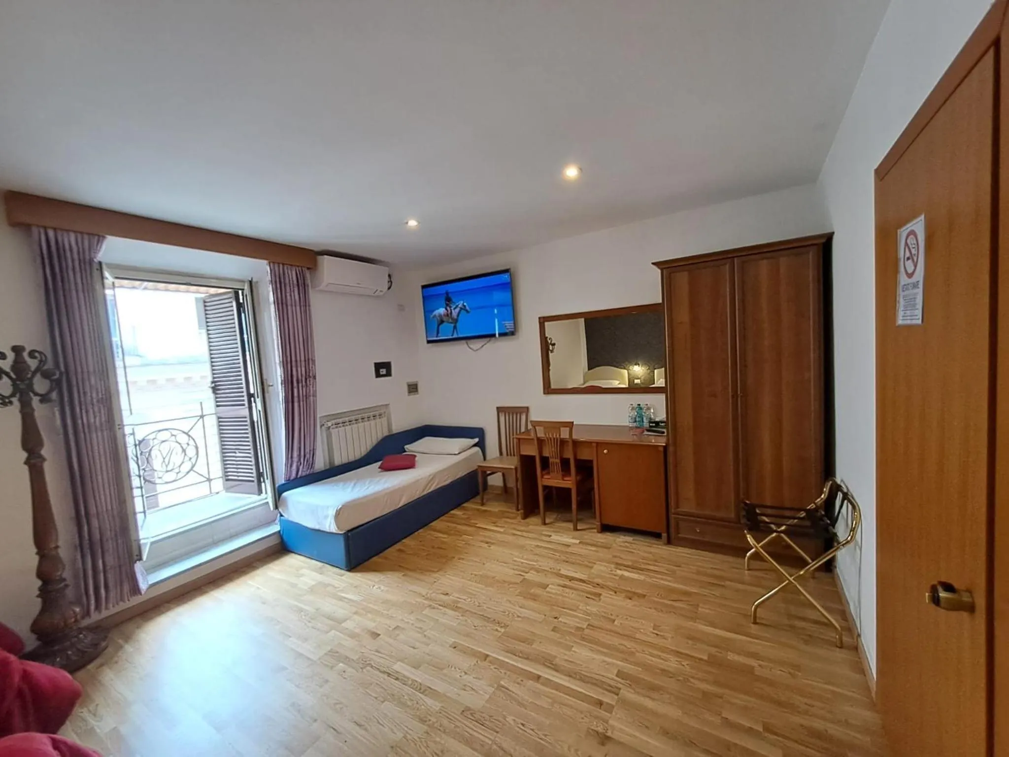 Bed in Hotel Fenicia